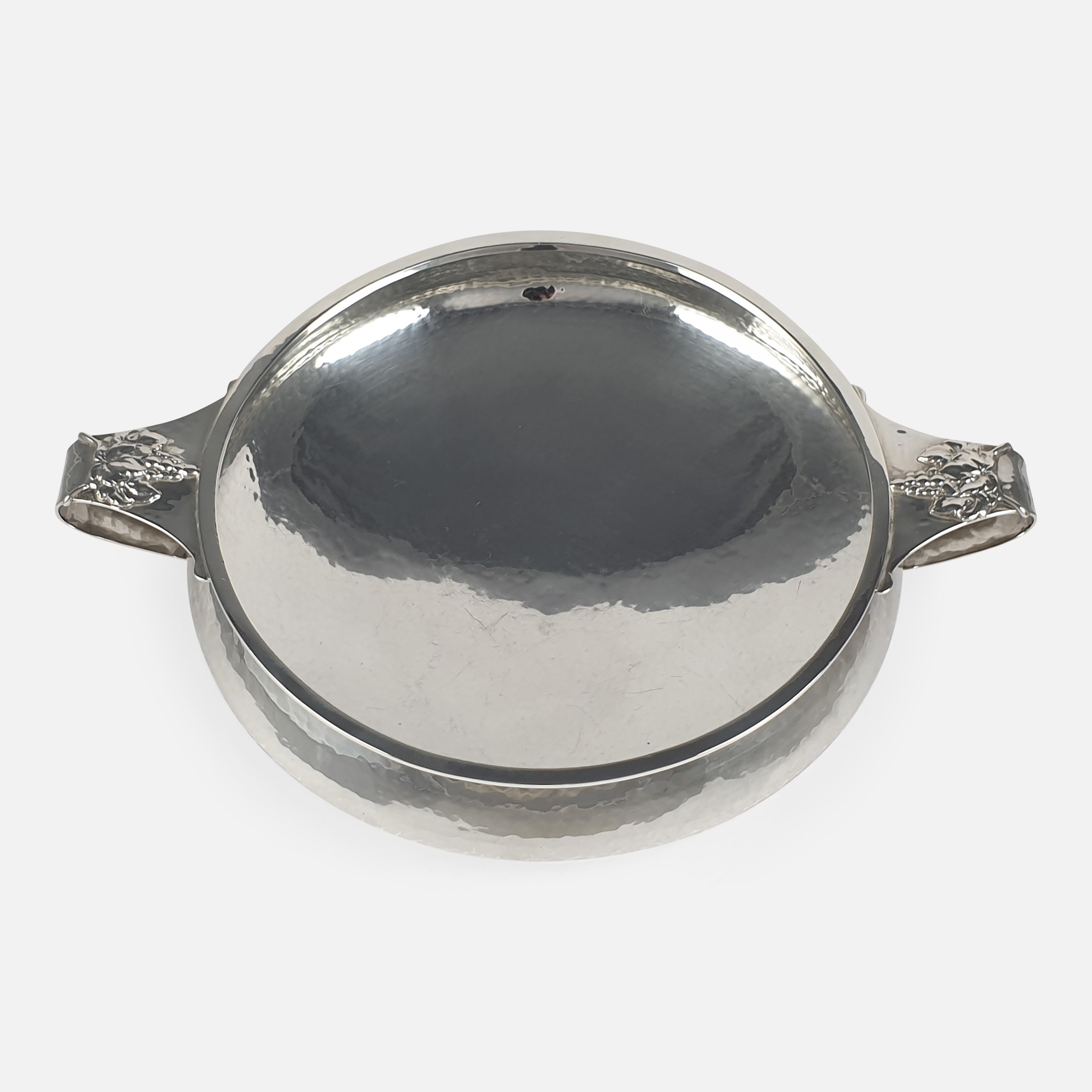 Arts & Crafts Sterling Silver Twin-Handled Hammered Bowl, A. E. Jones, 1928 In Good Condition In Glasgow, GB