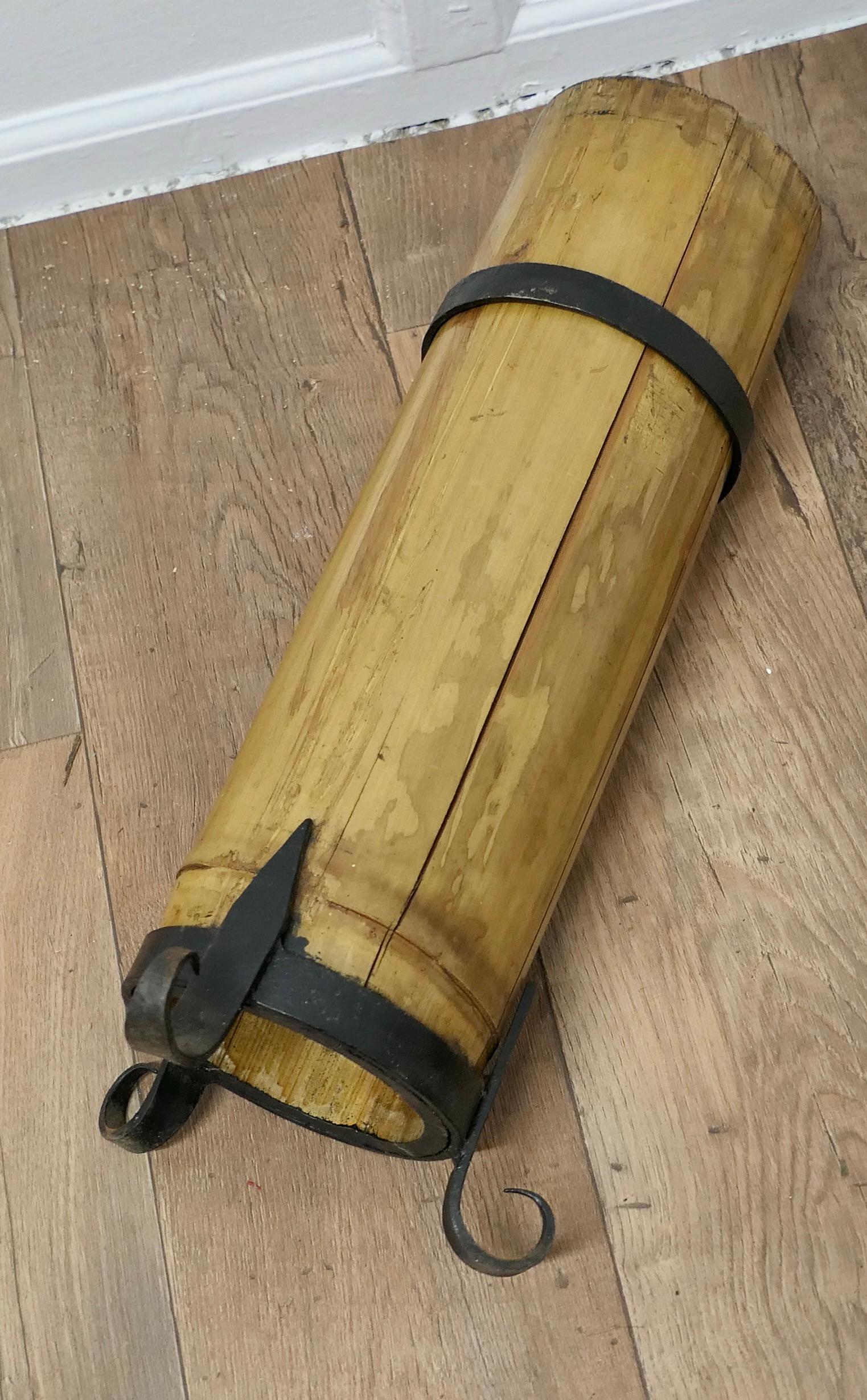 Support de bâton artisanal en bambou géant en vente 1