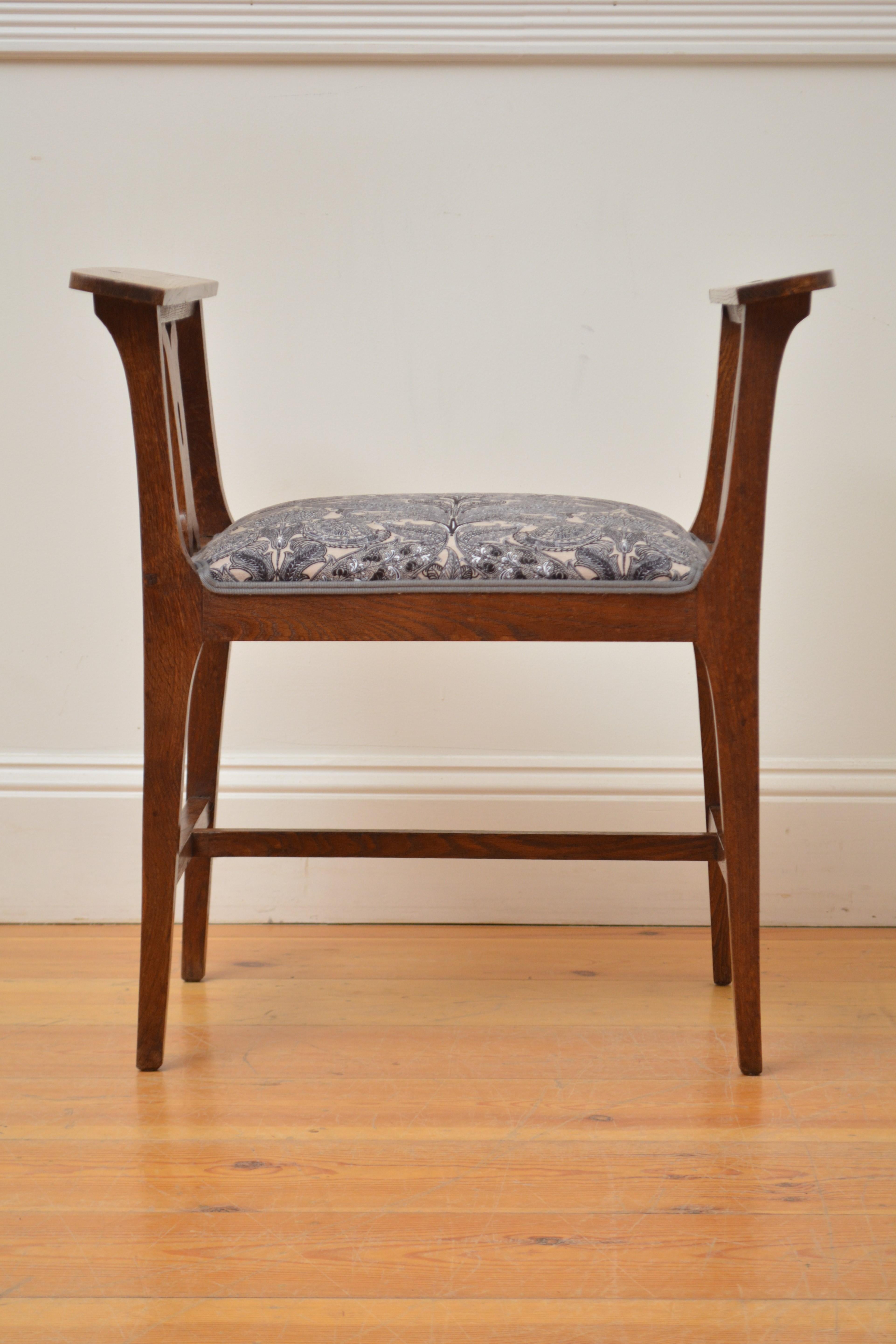 Taburete Arts and Crafts de Roble en Bueno estado para la venta en High Peak, GB