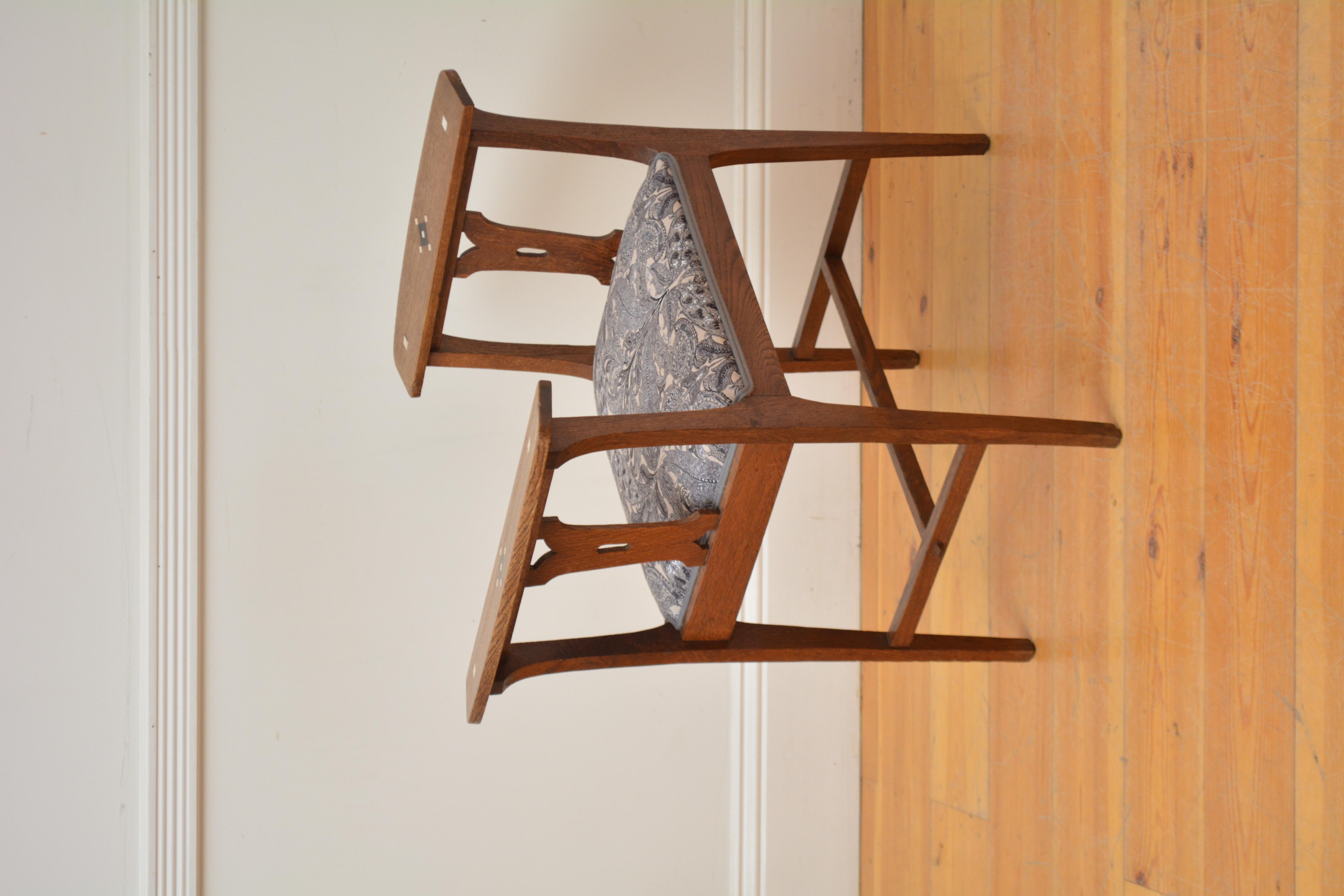 Taburete Arts and Crafts de Roble siglo XX en venta