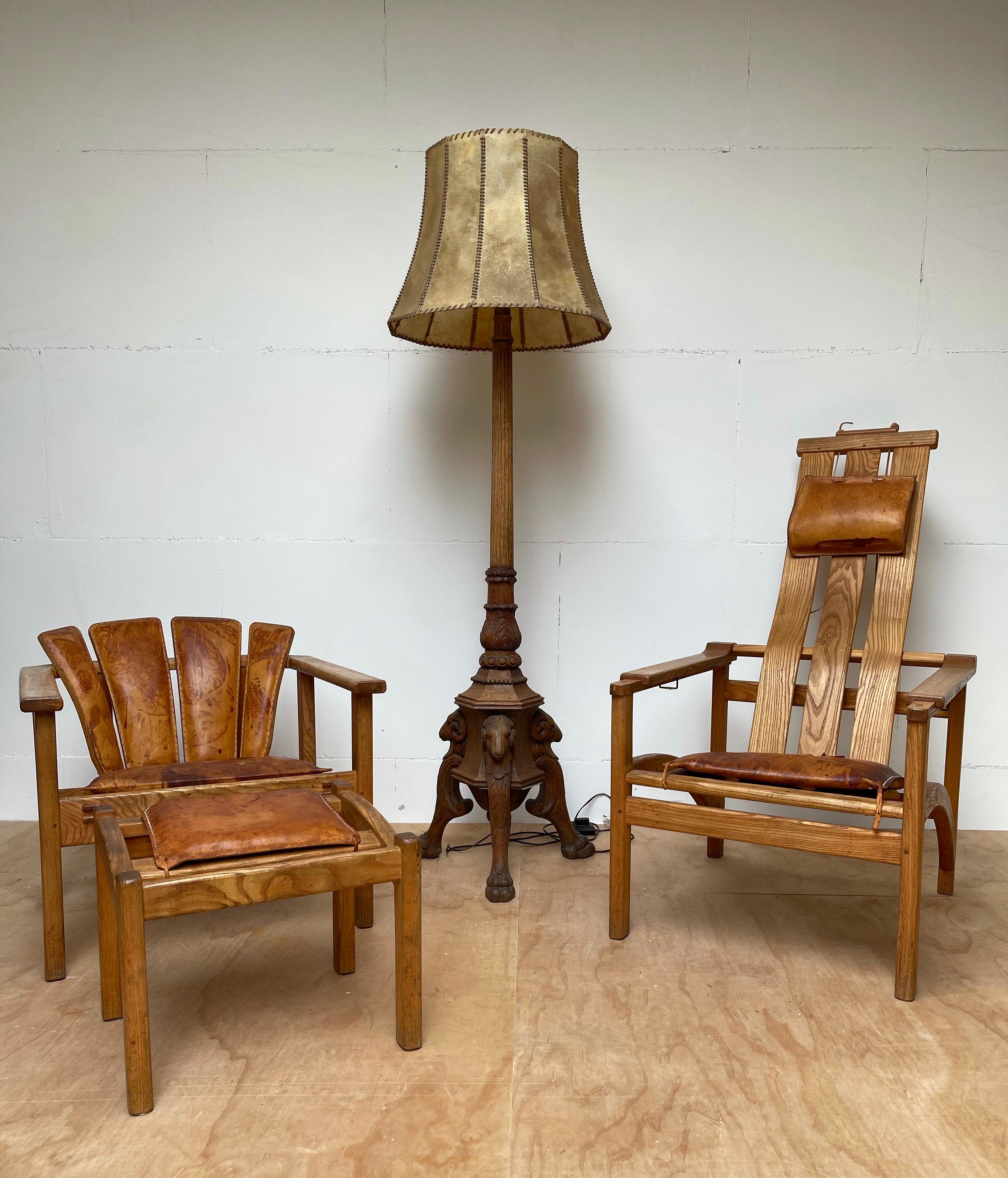 Ein bemerkenswertes Set von Stühlen für einen einzigartigen Lounge-Bereich.

Wenn Sie auf der Suche nach seltenen und stilvollen Möbeln sind, um Ihren Wohnraum zu verschönern, dann könnte dieses wunderbare Set von Stühlen mit Ottomane bald Ihnen