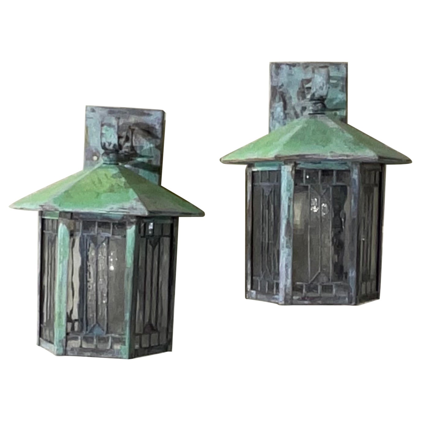 Lanterne murale/Sconces de style Arts and Crafts avec abat-jour en verre d'art en vente