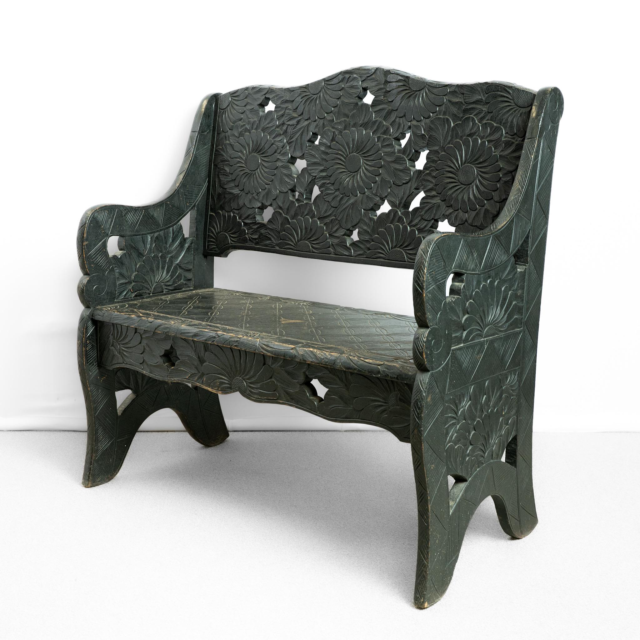 Bois de feuillus Arts and Crafts Tournesol Settle / Bench For Liberty & Co. en vente