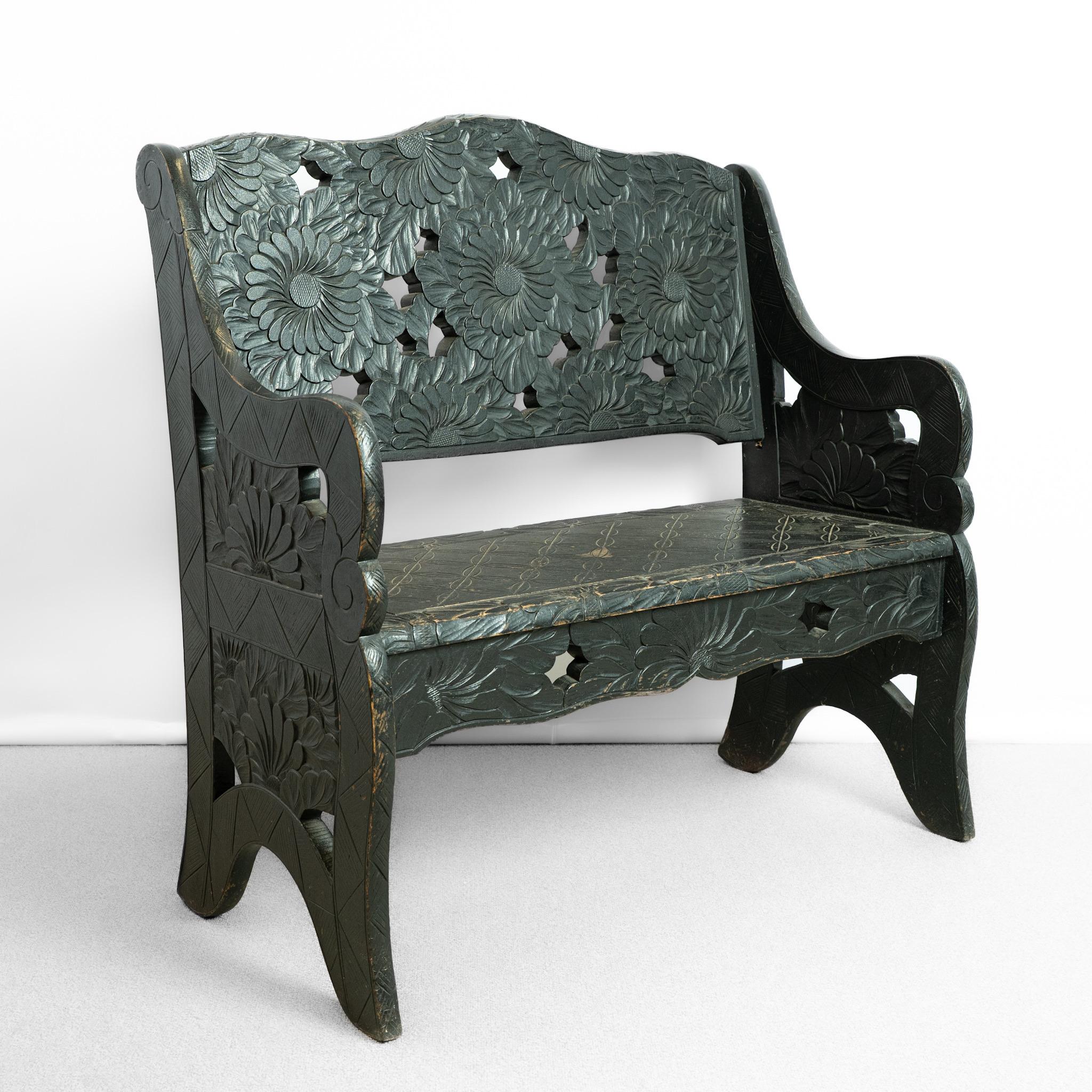 Arts and Crafts Tournesol Settle / Bench For Liberty & Co. en vente 1