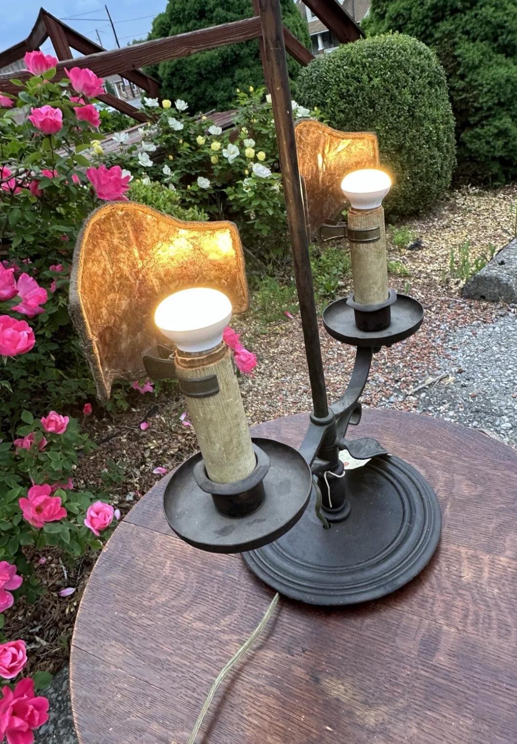 A& c  Table Lamp - Stickley era with PERIOD MICA - W2219  A SPECIAL SALE In Good Condition For Sale In Shamokin Dam, PA