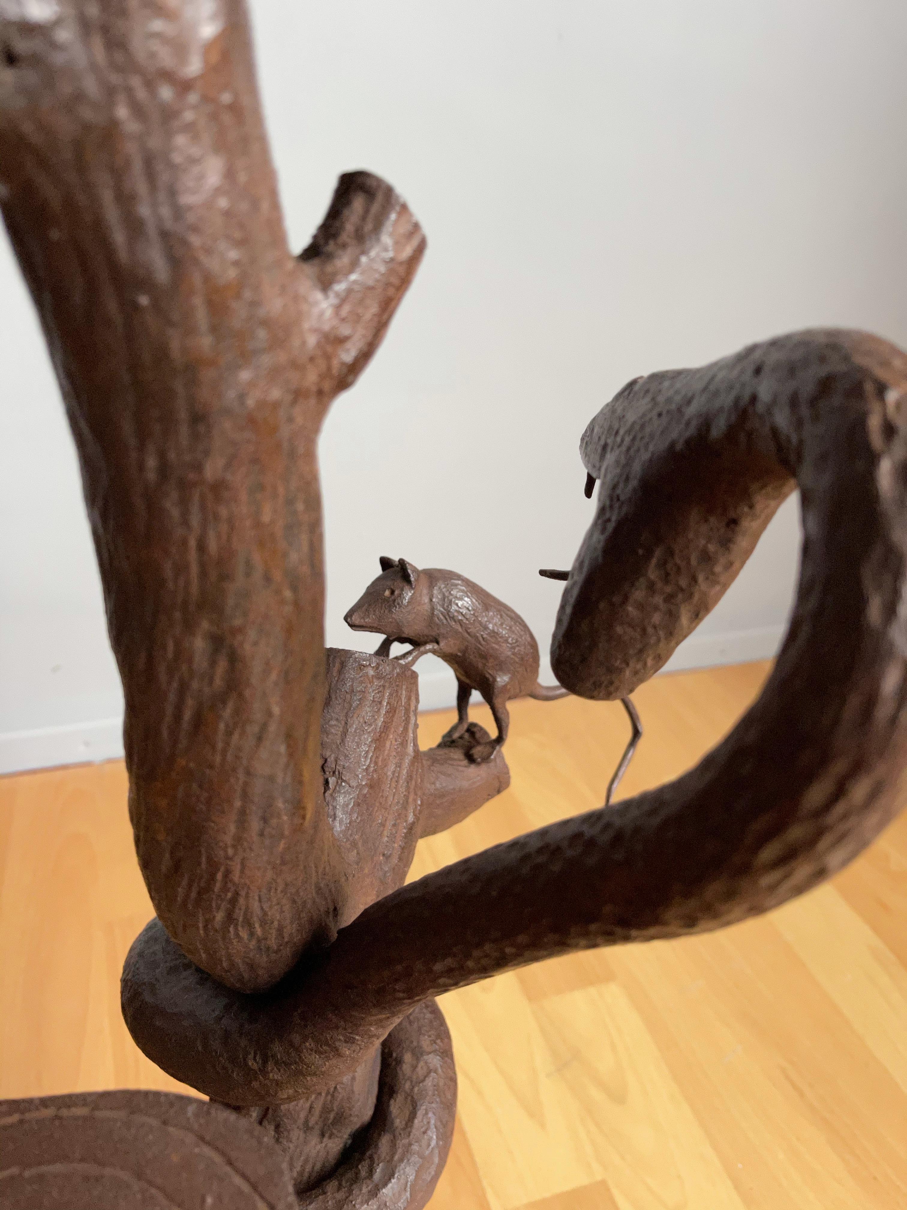 Arts & Crafts Table / Plant Stand with Snake & Mouse Sculptures around a Tree In Good Condition In Lisse, NL