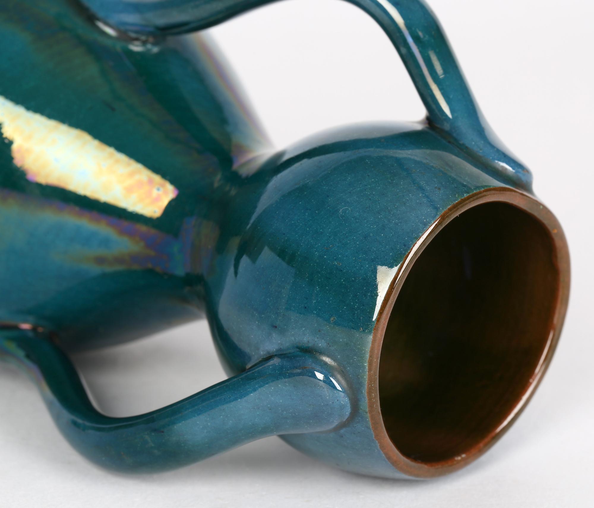Fin du XIXe siècle Vase en poterie Arts and Crafts à trois poignées attribué à Linthorpe en vente