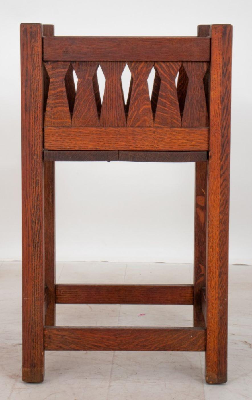 Arts and Crafts Tiger Oak Planter or Jardiniere In Good Condition For Sale In New York, NY