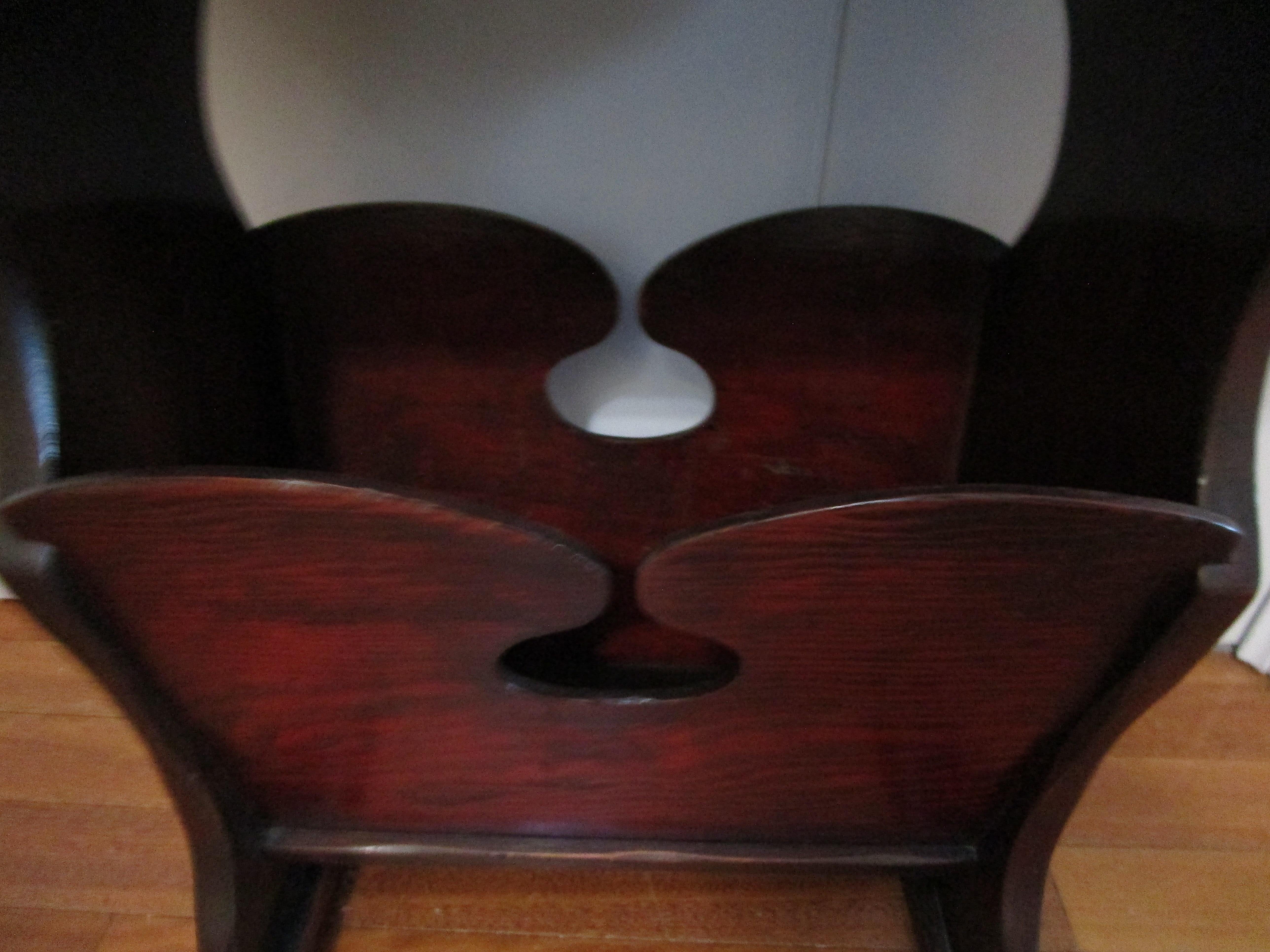 Table d'appoint à tréteaux Arts and Crafts avec porte-revues en vente 1