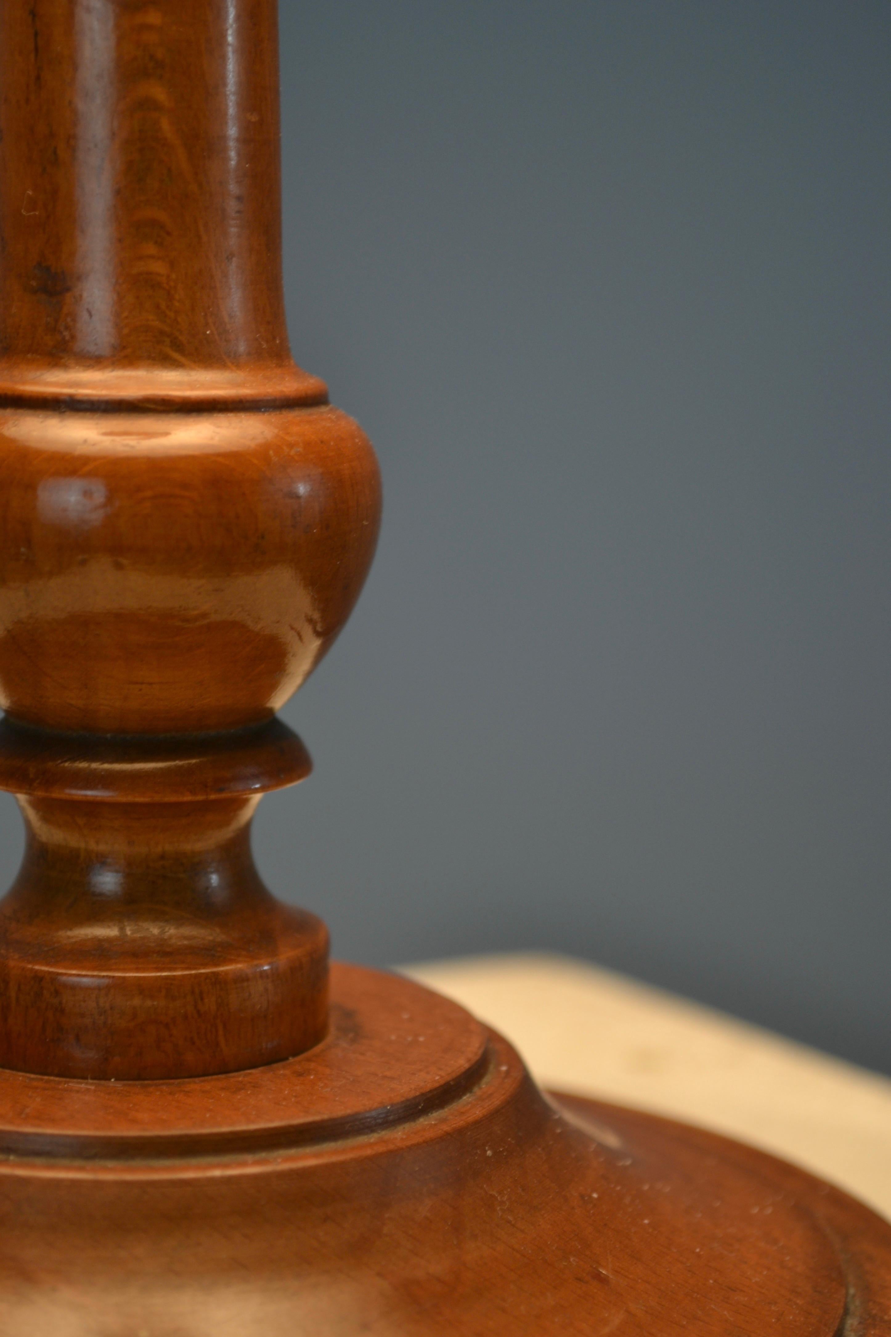Lámpara de mesa Arts and Crafts de madera de boj torneada - Principios del siglo XX, Francia principios del siglo XX en venta