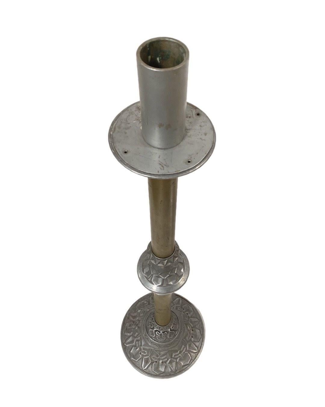 Arts and Crafts Candelabro da terra Art and Crafts in alluminio e ottone bicolore Art Deco in vendita