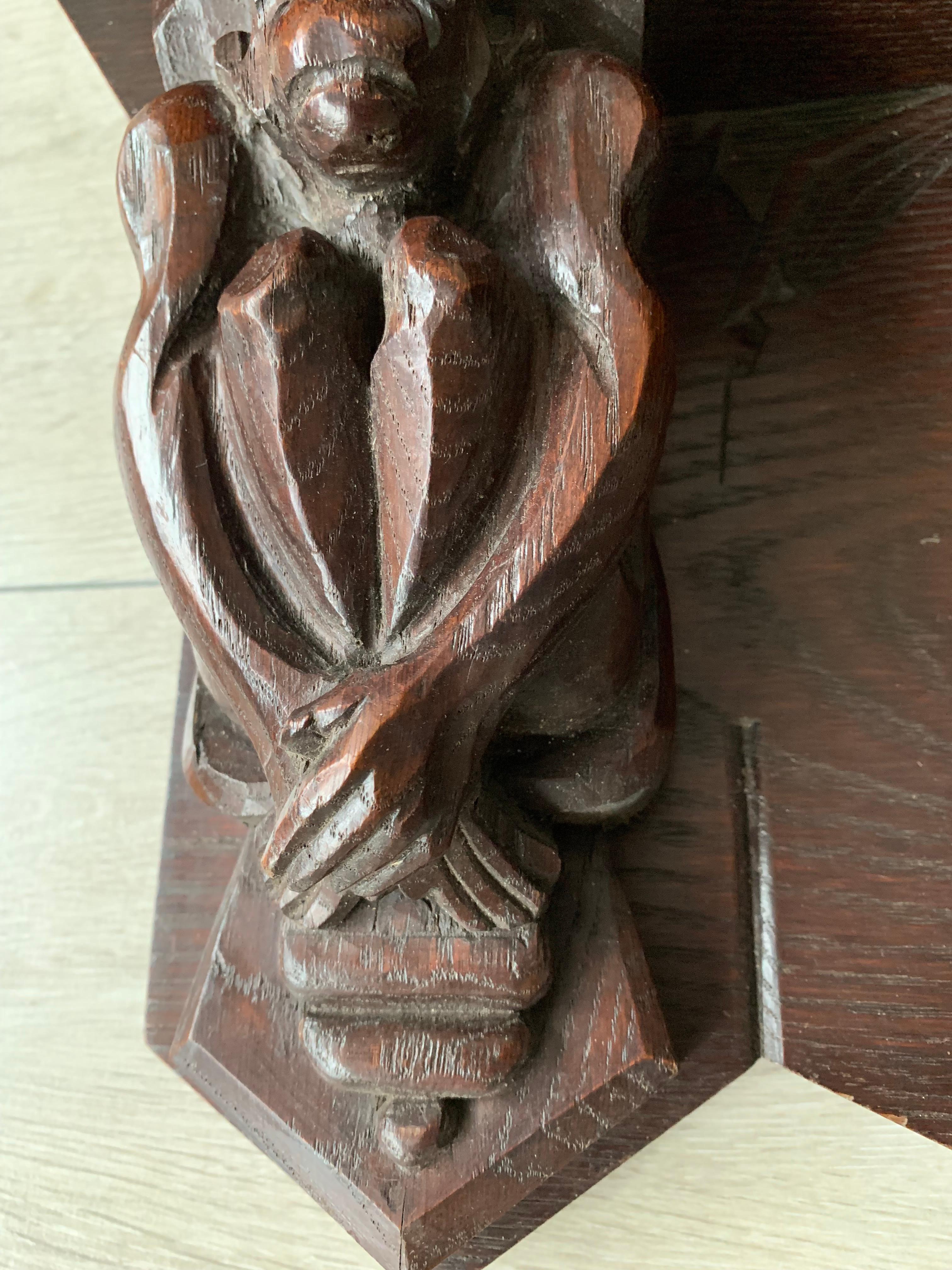 Porte-manteaux muraux néerlandais Arts & Crafts avec Sculptures - singes sculptés et oiseaux stylisés en vente 9