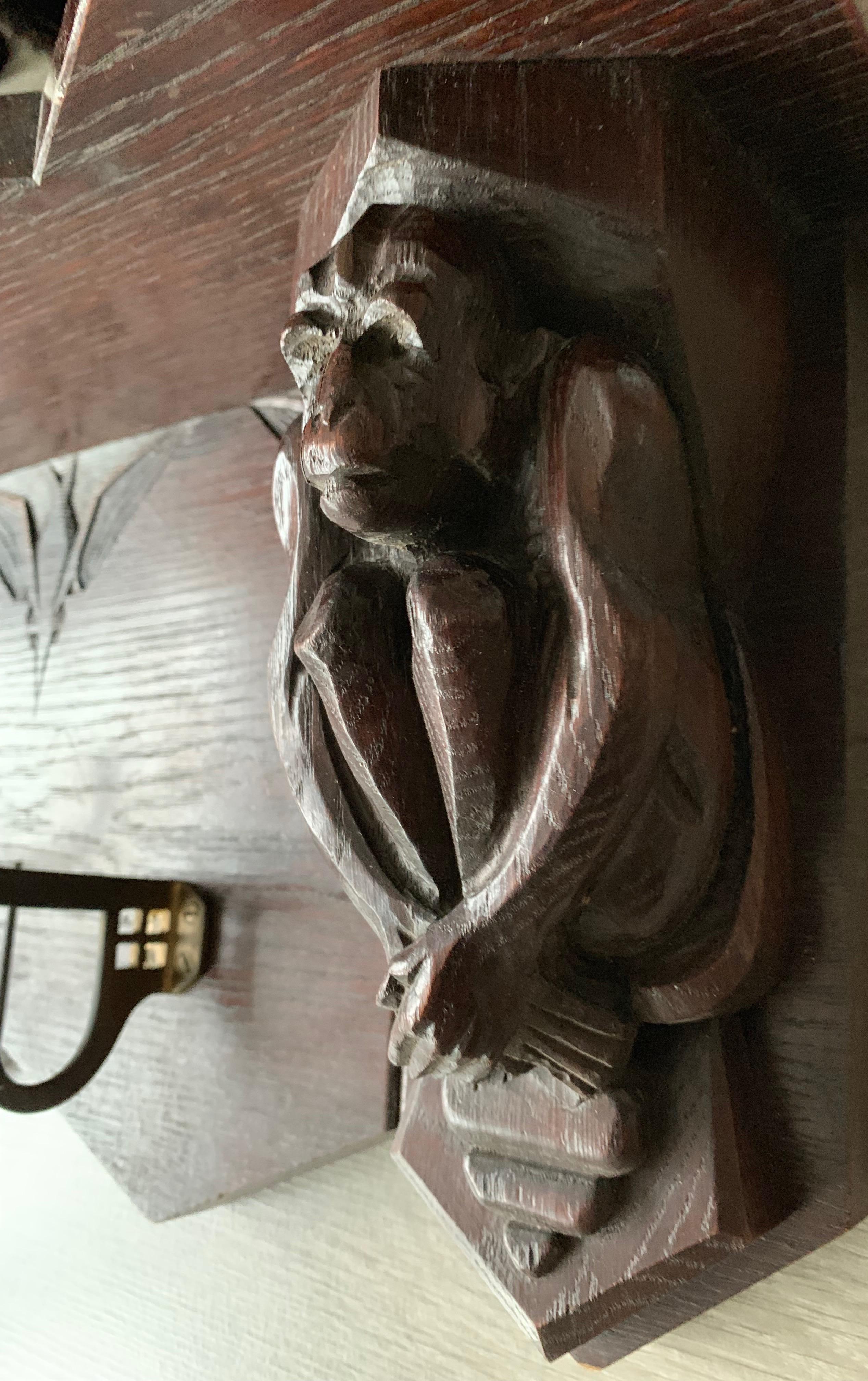 Porte-manteaux muraux néerlandais Arts & Crafts avec Sculptures - singes sculptés et oiseaux stylisés en vente 12