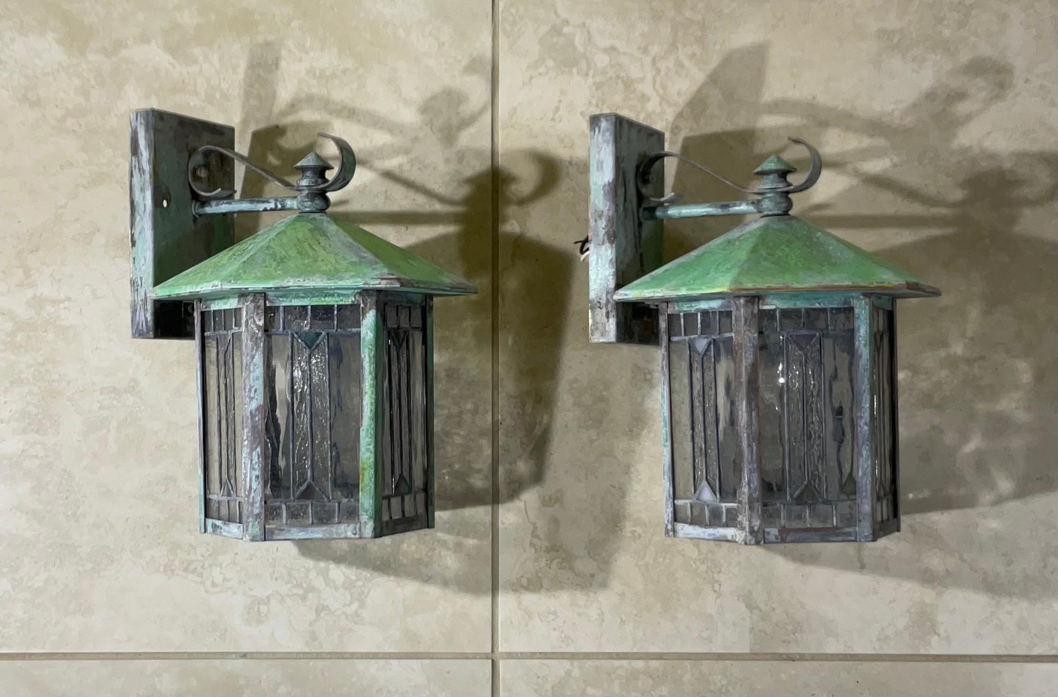 Arts and Crafts wall lantern /Sconces with Art Glass Shade For Sale 3