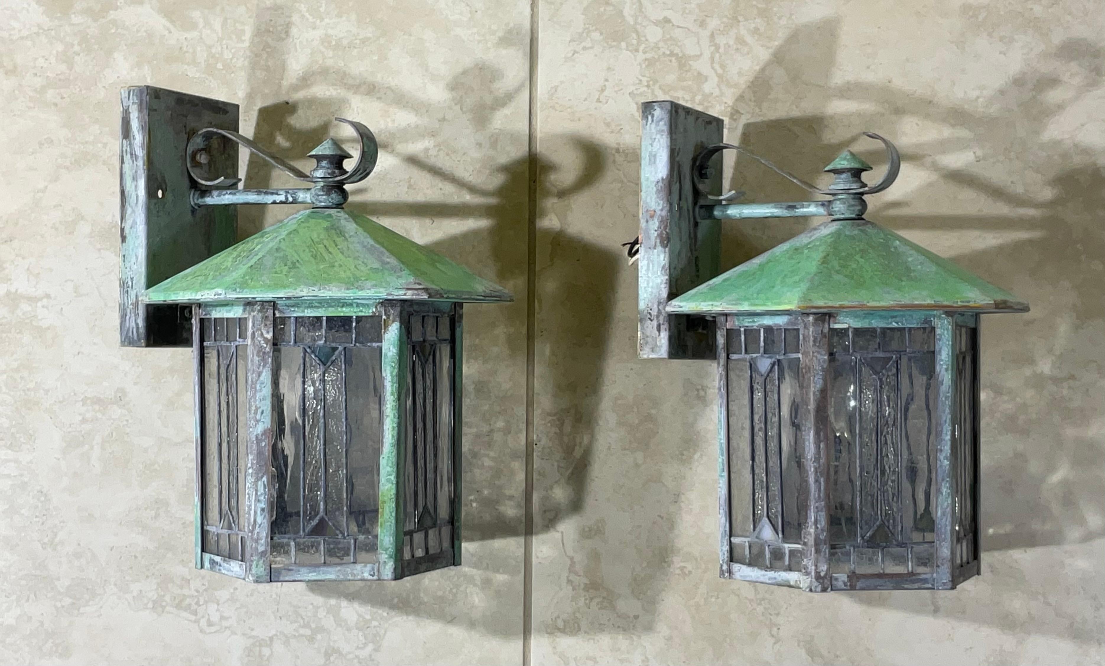 Arts and Crafts wall lantern /Sconces with Art Glass Shade For Sale 4