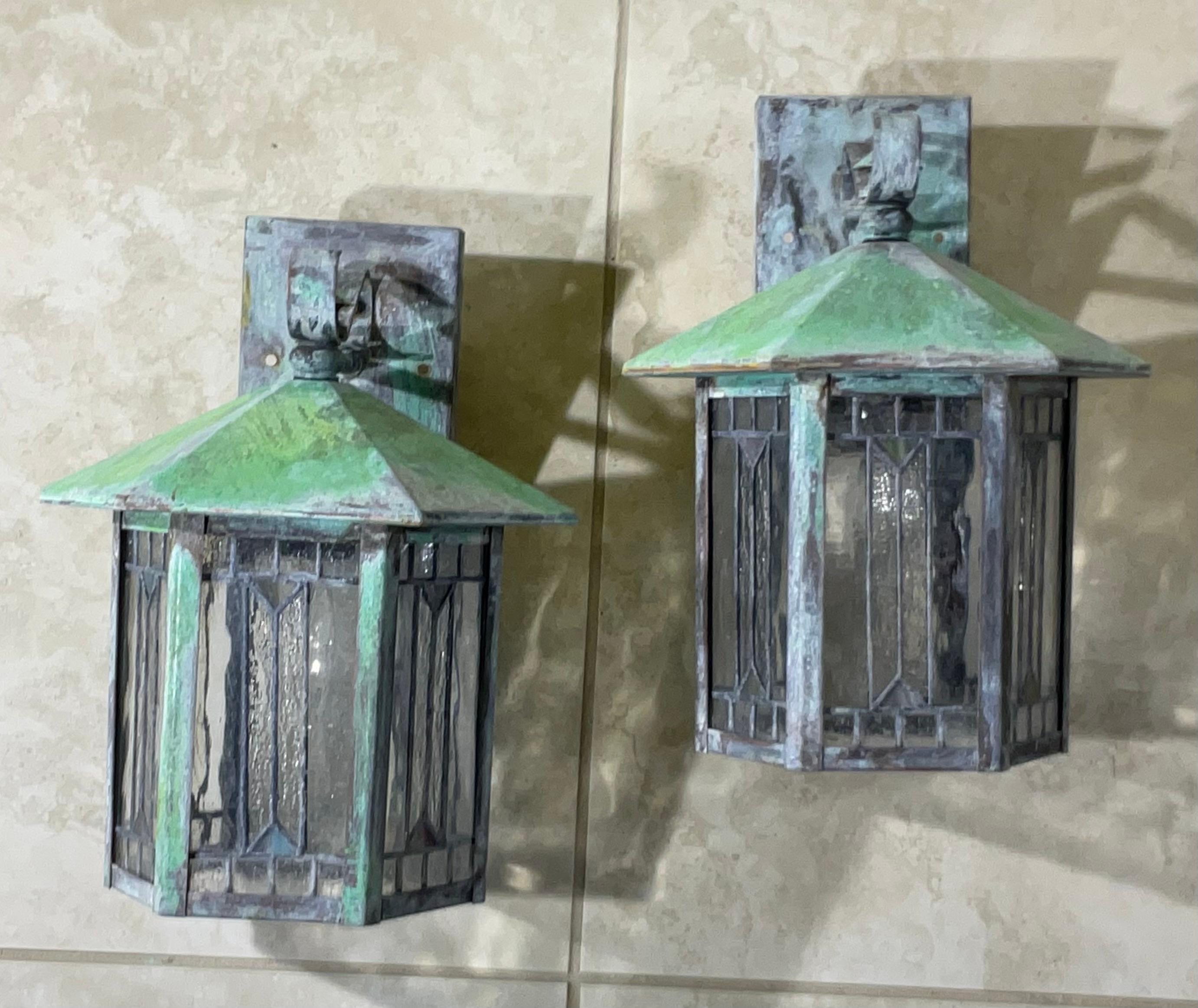 Arts and Crafts wall lantern /Sconces with Art Glass Shade For Sale 7