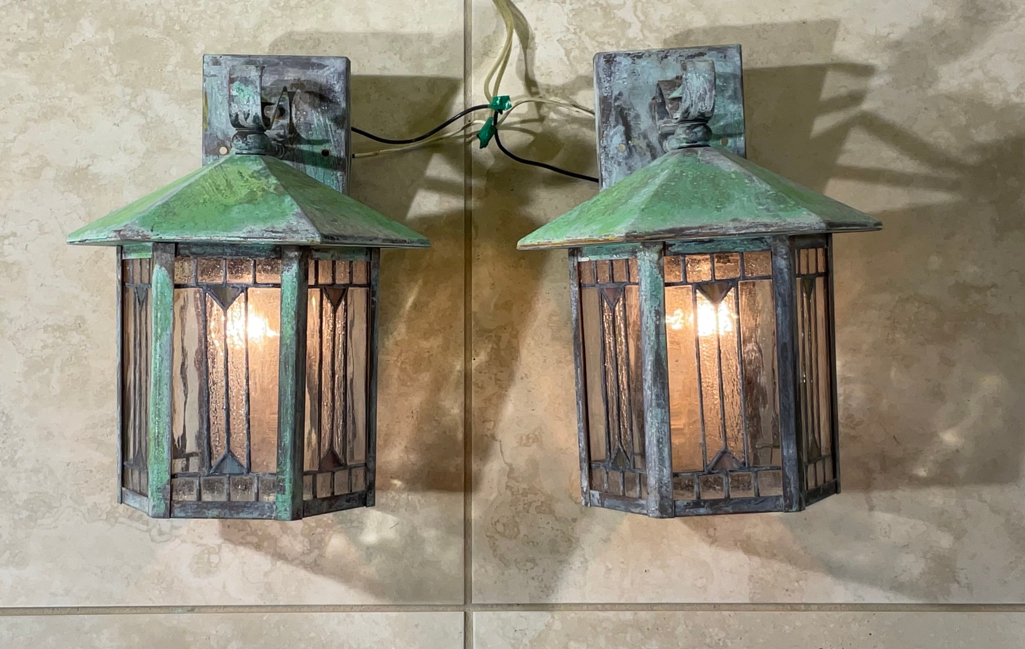 Funky pair of Arts and crafts wall light,  with decorative  art glass , beautiful
Patina , suitable for wet location UL approved, tested ready to use .