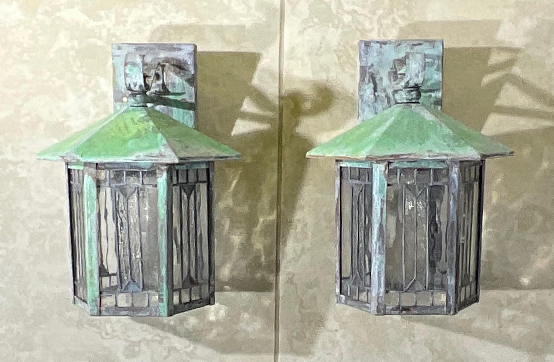 Arts and Crafts wall lantern /Sconces with Art Glass Shade In Good Condition For Sale In Delray Beach, FL