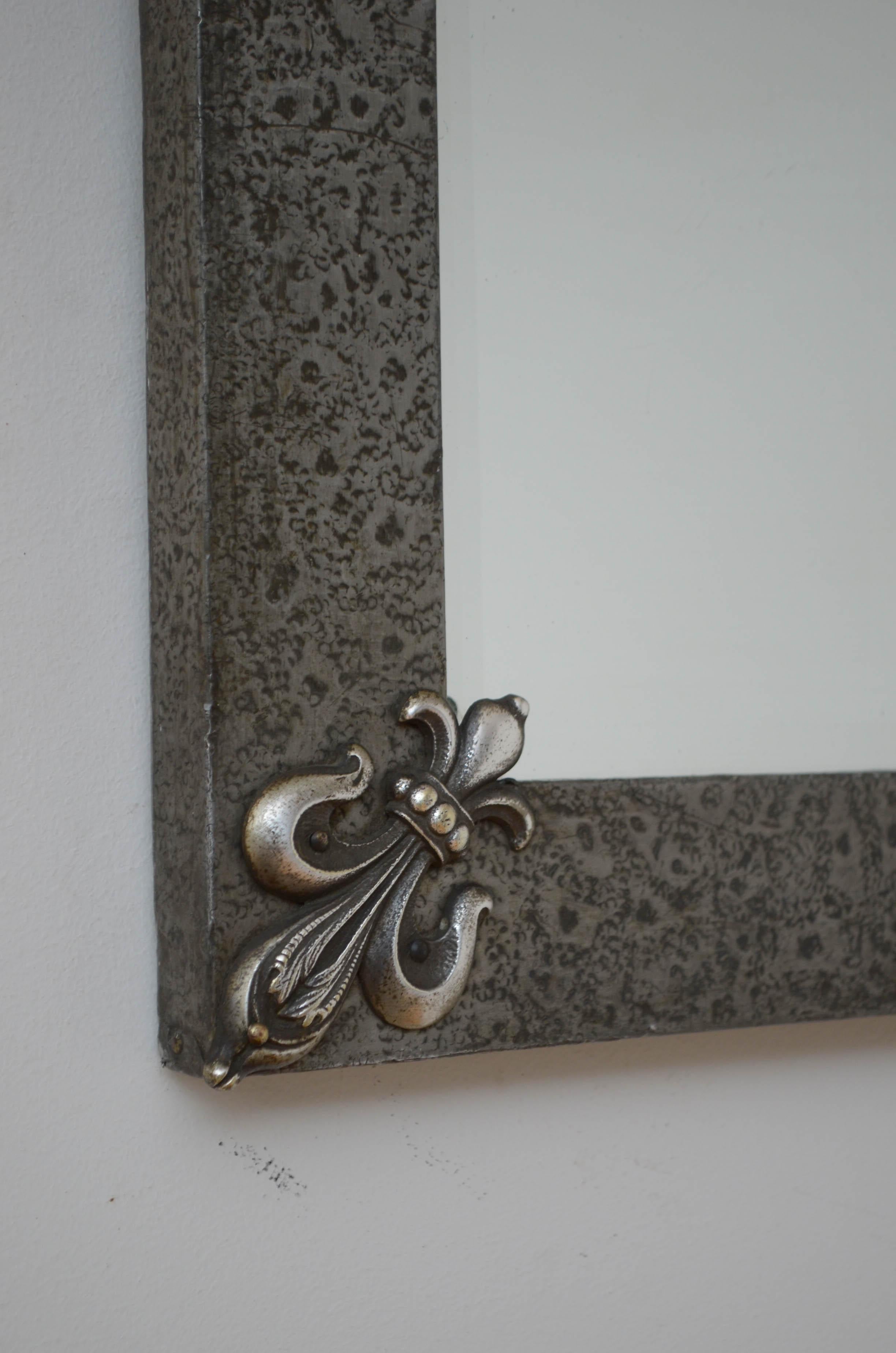 Miroir mural Arts and Crafts anglais Miroir mural Hammered Bon état - En vente à Whaley Bridge, GB