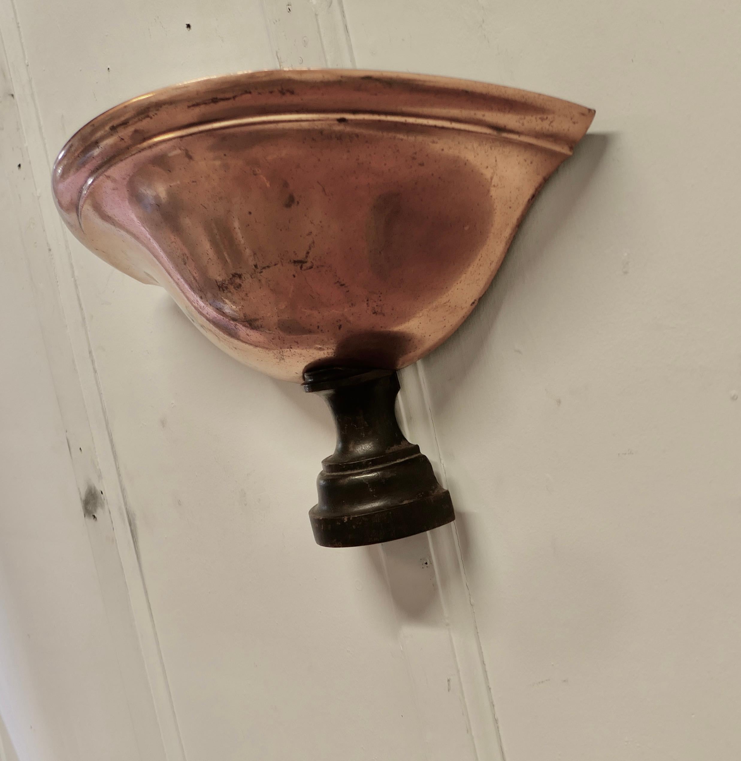 XIXe siècle Arts and Crafts  Jardinière à poche murale  Une pièce très originale en vente