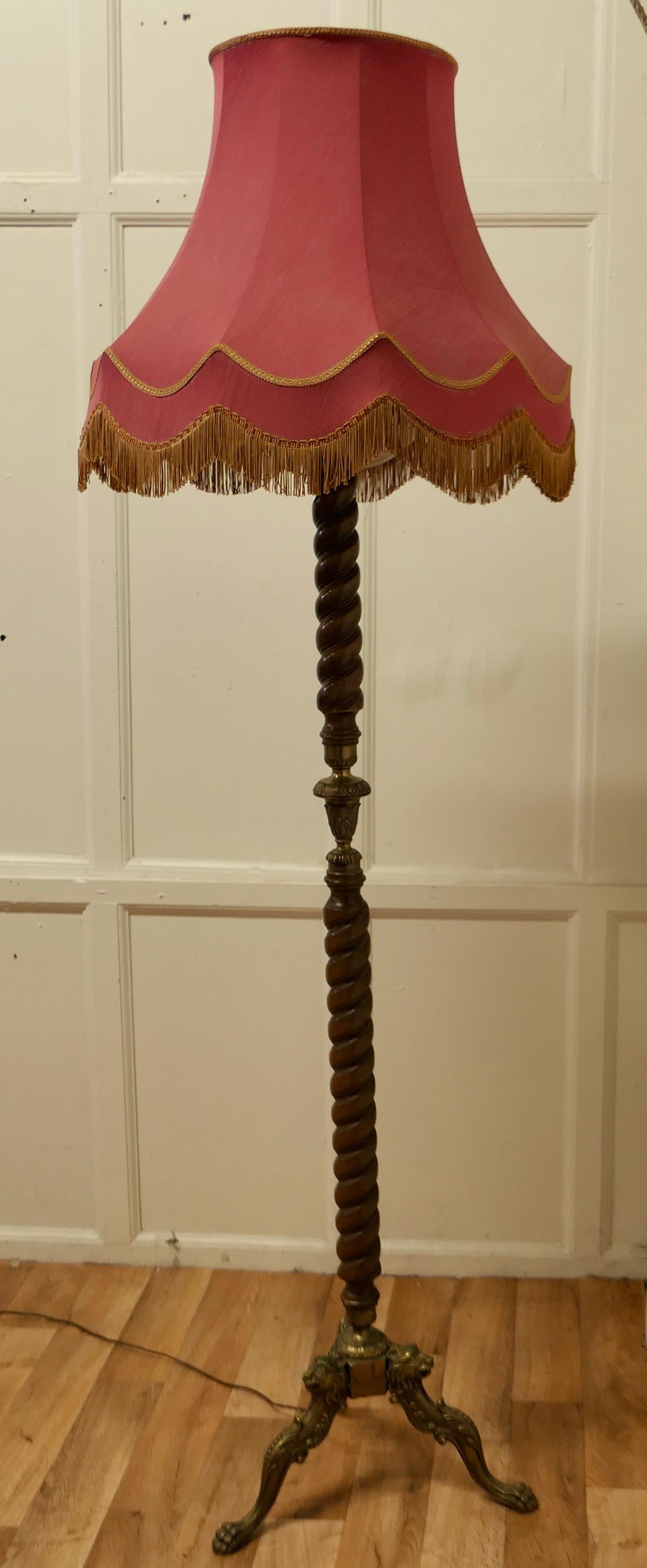 Arts and Crafts Walnut Barley Twist and Brass Floor Standing Lamp In Good Condition In Chillerton, Isle of Wight