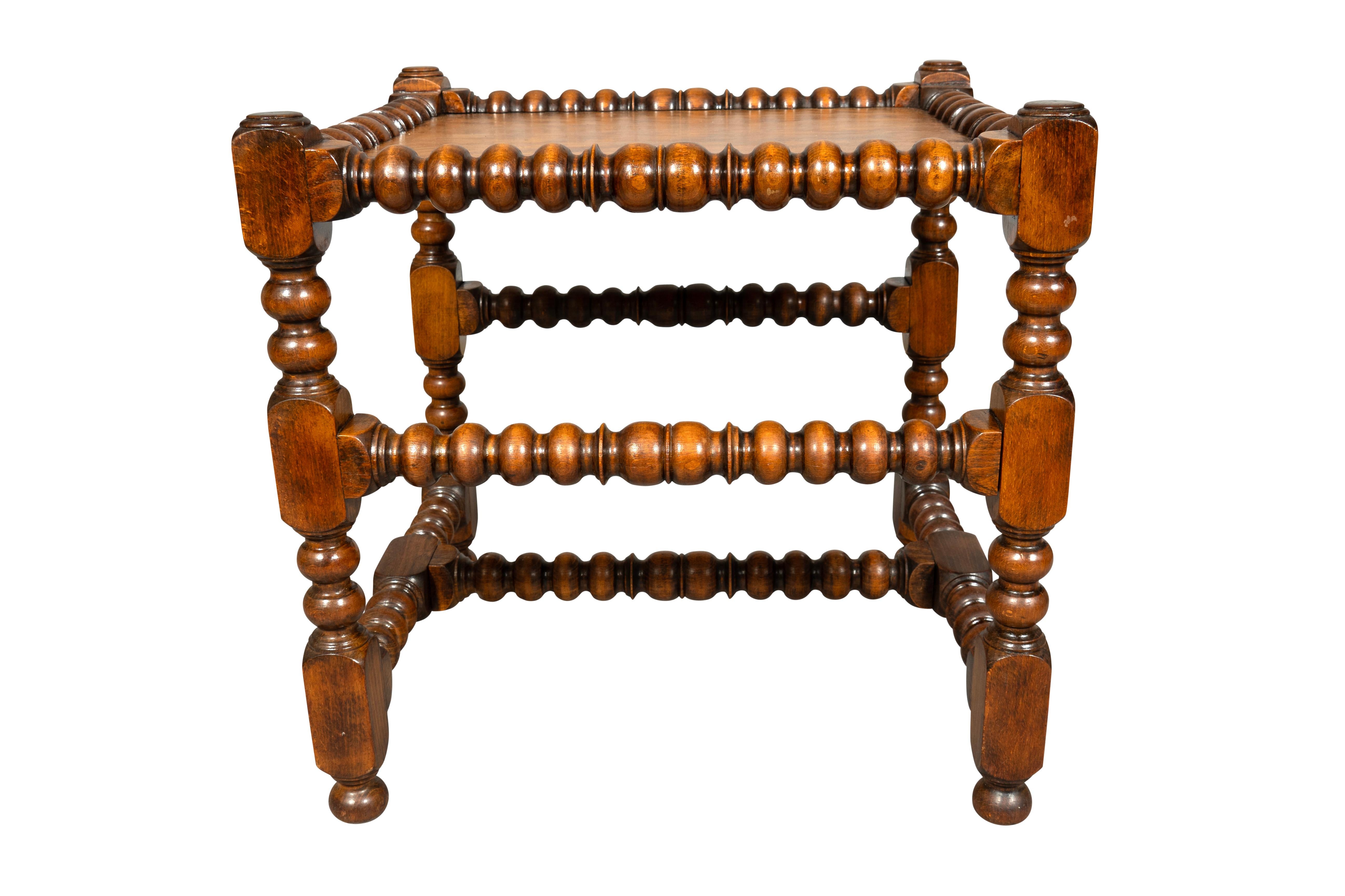 Banco de madera torneada de nogal Arts and Crafts Inglés en venta
