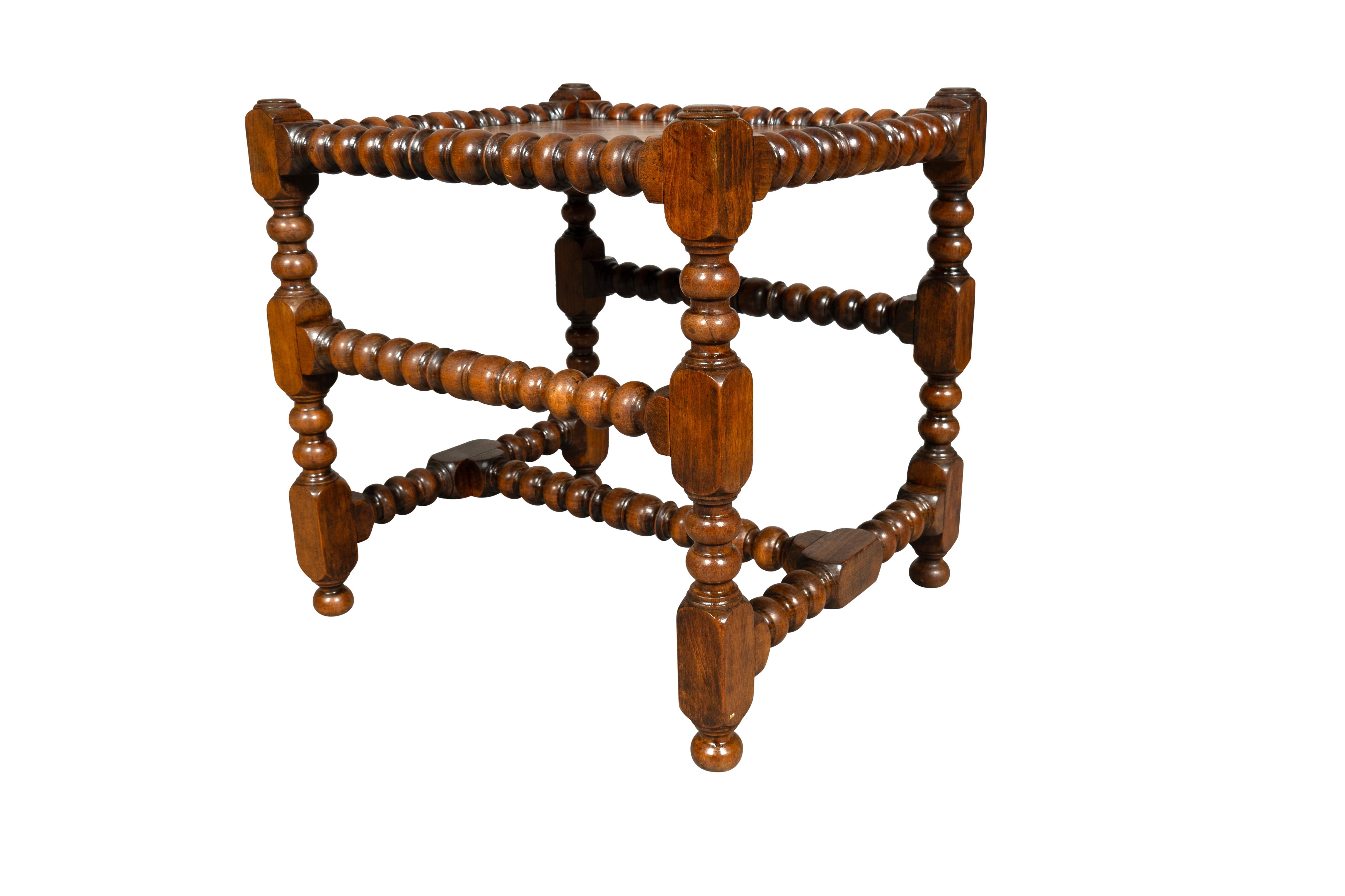 Banco de madera torneada de nogal Arts and Crafts Fines del siglo XIX en venta