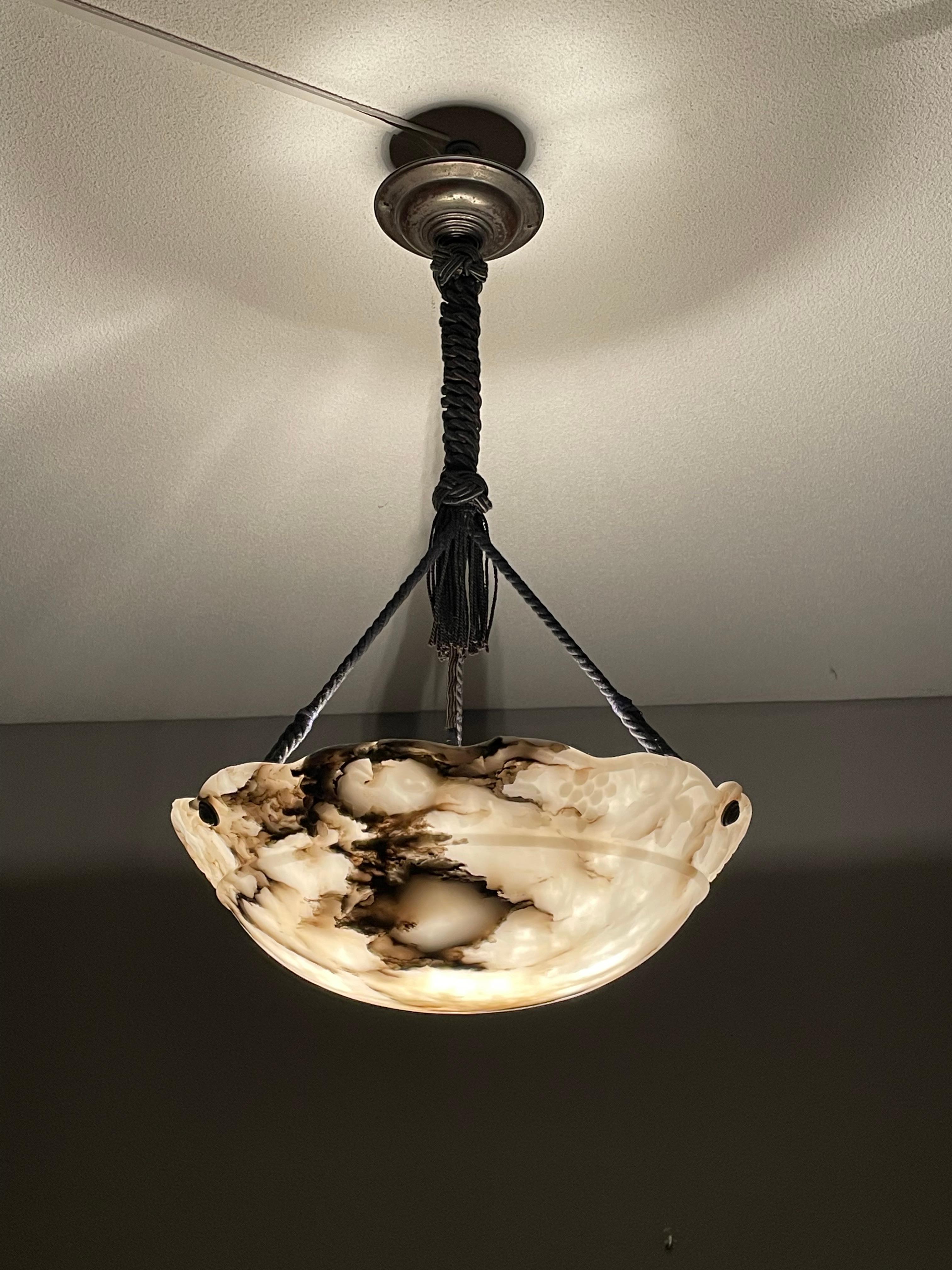 Beautifully hand carved and mint condition antique alabaster shade pendant for wine lovers.

This unique pendant from the earliest years of the 1900s comes with a wonderful grapevine design around the upper rim. The pattern with many leafs and grape