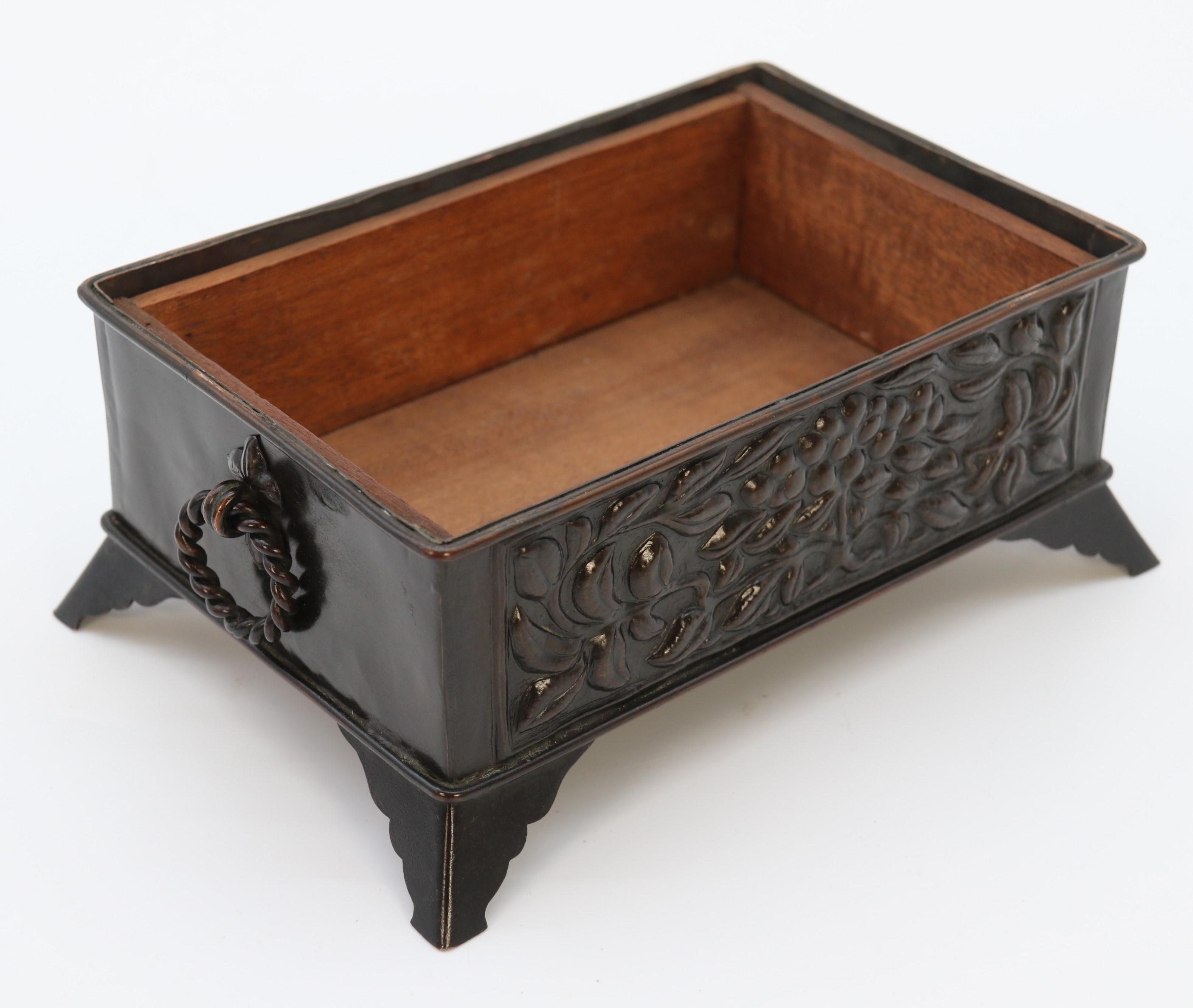 Arts and Crafts William Morris style copper repousse hand decorated box C 1900 For Sale 8