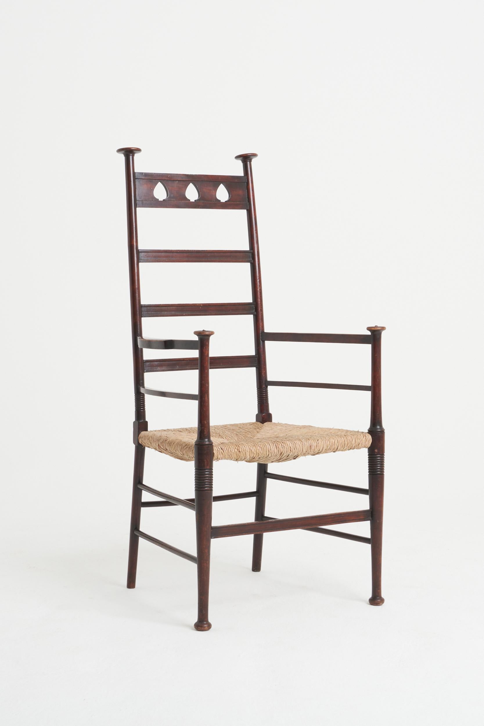 An Arts and Crafts Windsor chair.
Probably by William Birch, in the manner of Voysey.
England, circa 1900.