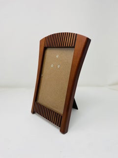 Cadre photo en bois de style Arts and Crafts dans le style de Michael Graves