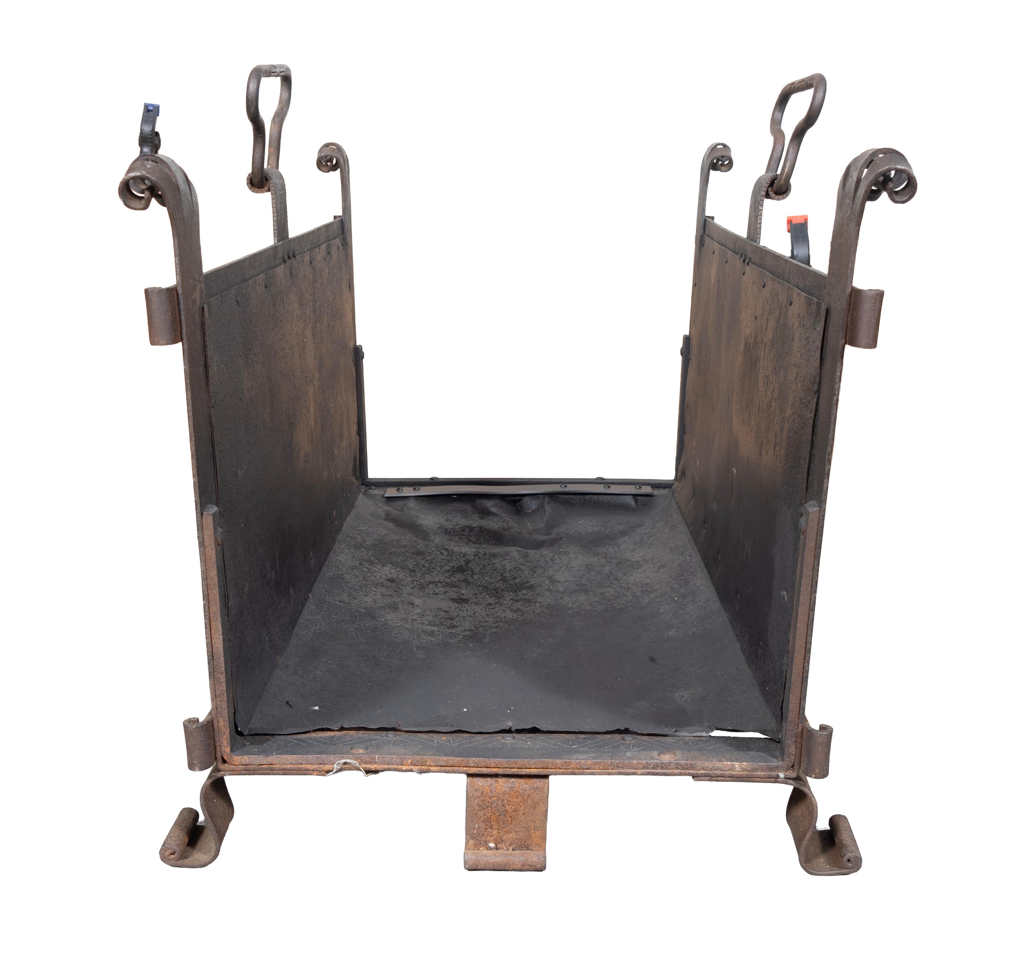 Fine XIX secolo Portaoggetti in ferro battuto e ottone di Arts and Crafts Wood in vendita