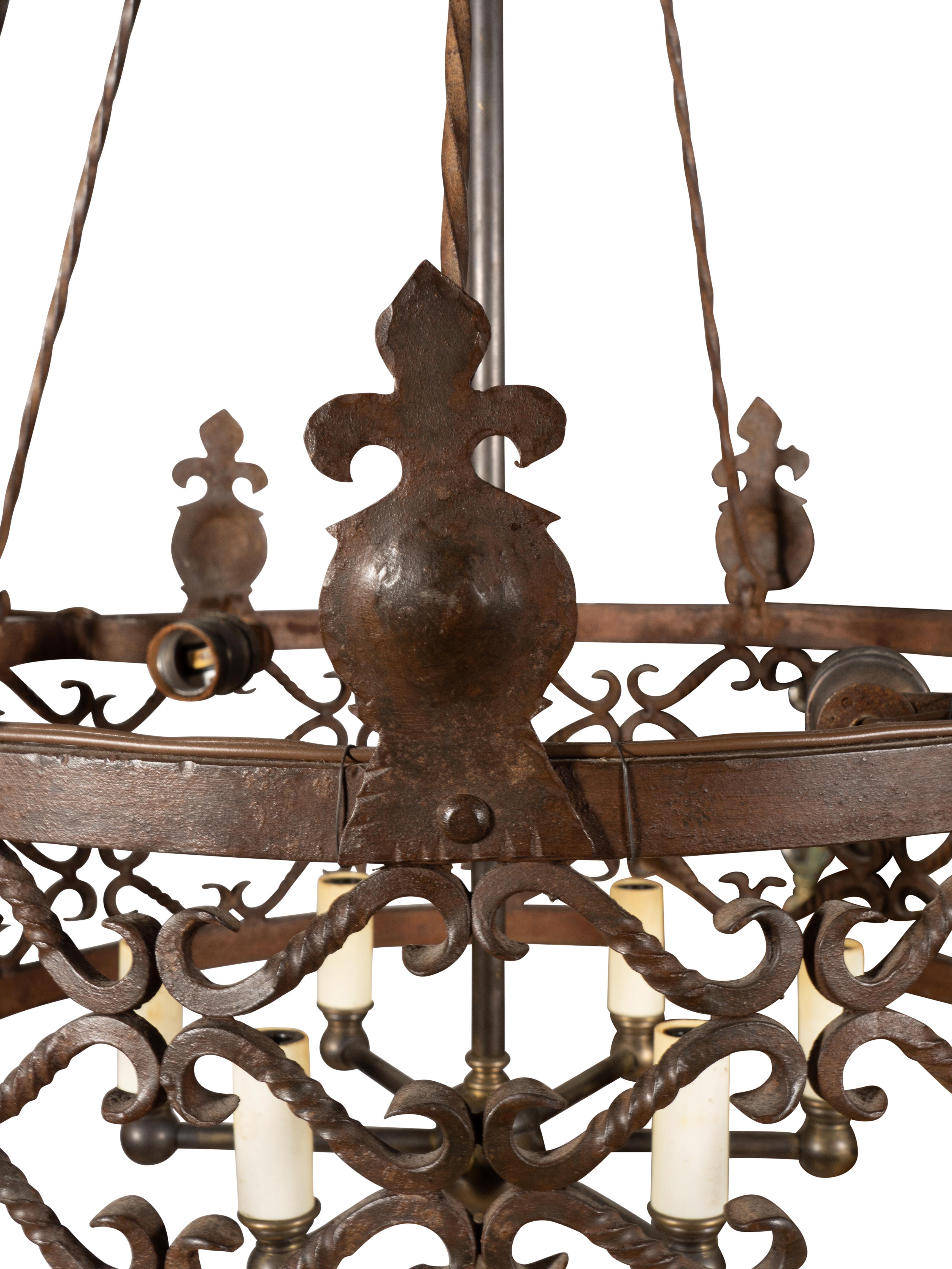 Arts and Crafts-Kronleuchter aus Schmiedeeisen im Angebot 1