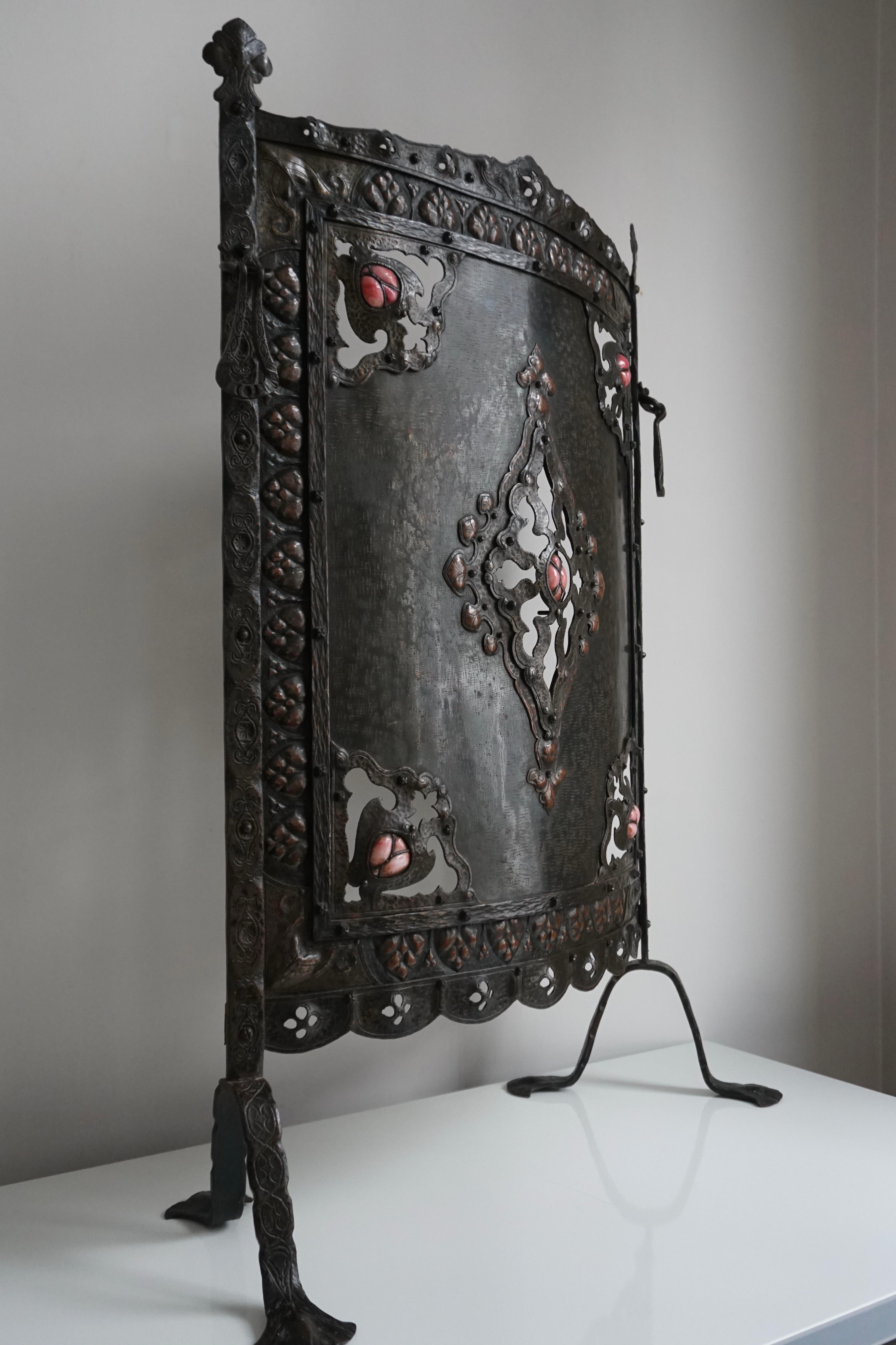Arts and Crafts Wrought Iron Fireplace Screen In Good Condition For Sale In Antwerp, BE