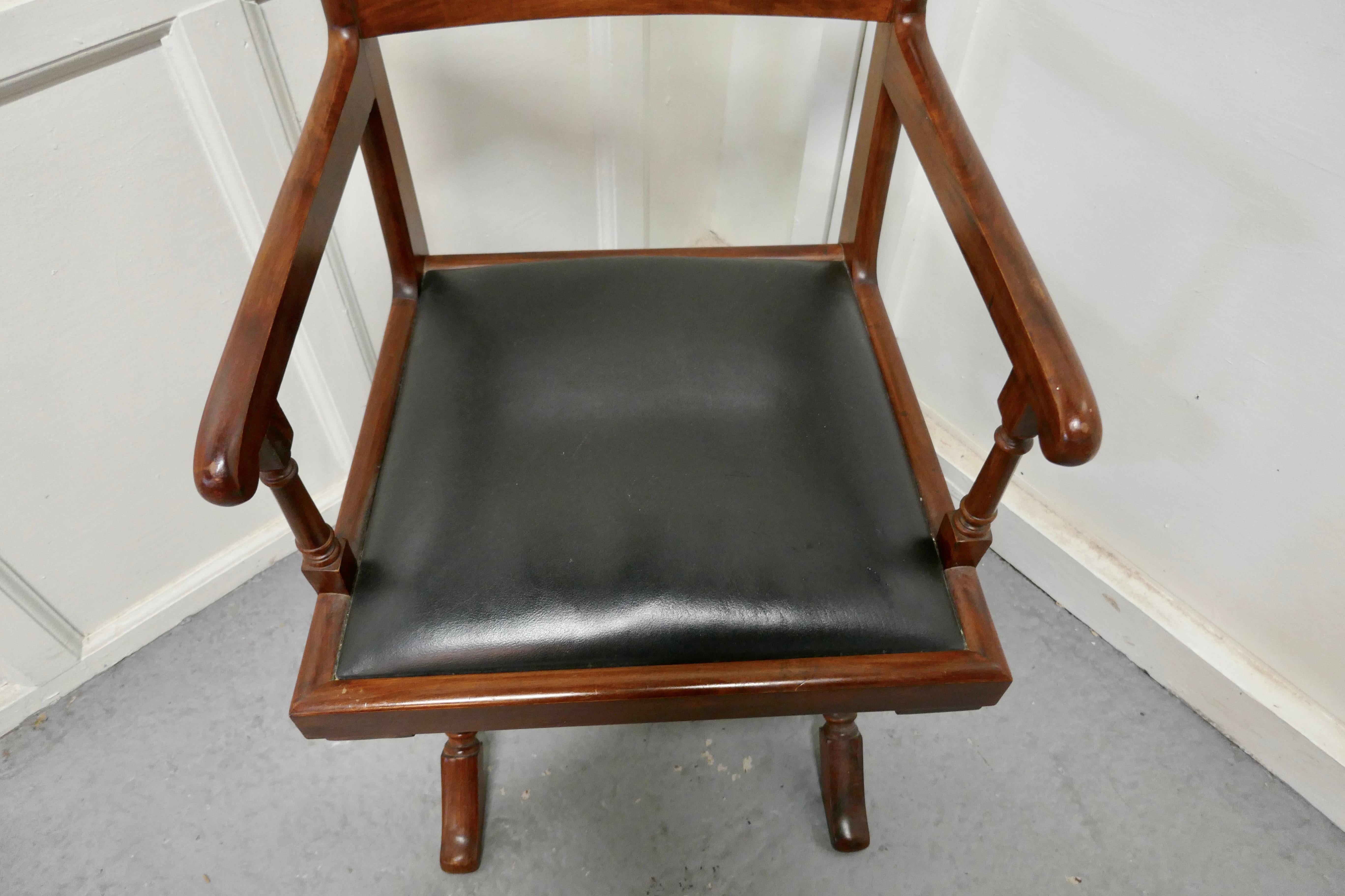 Arts & Crafts X-Frame Mahogany Desk Chair In Good Condition For Sale In Chillerton, Isle of Wight