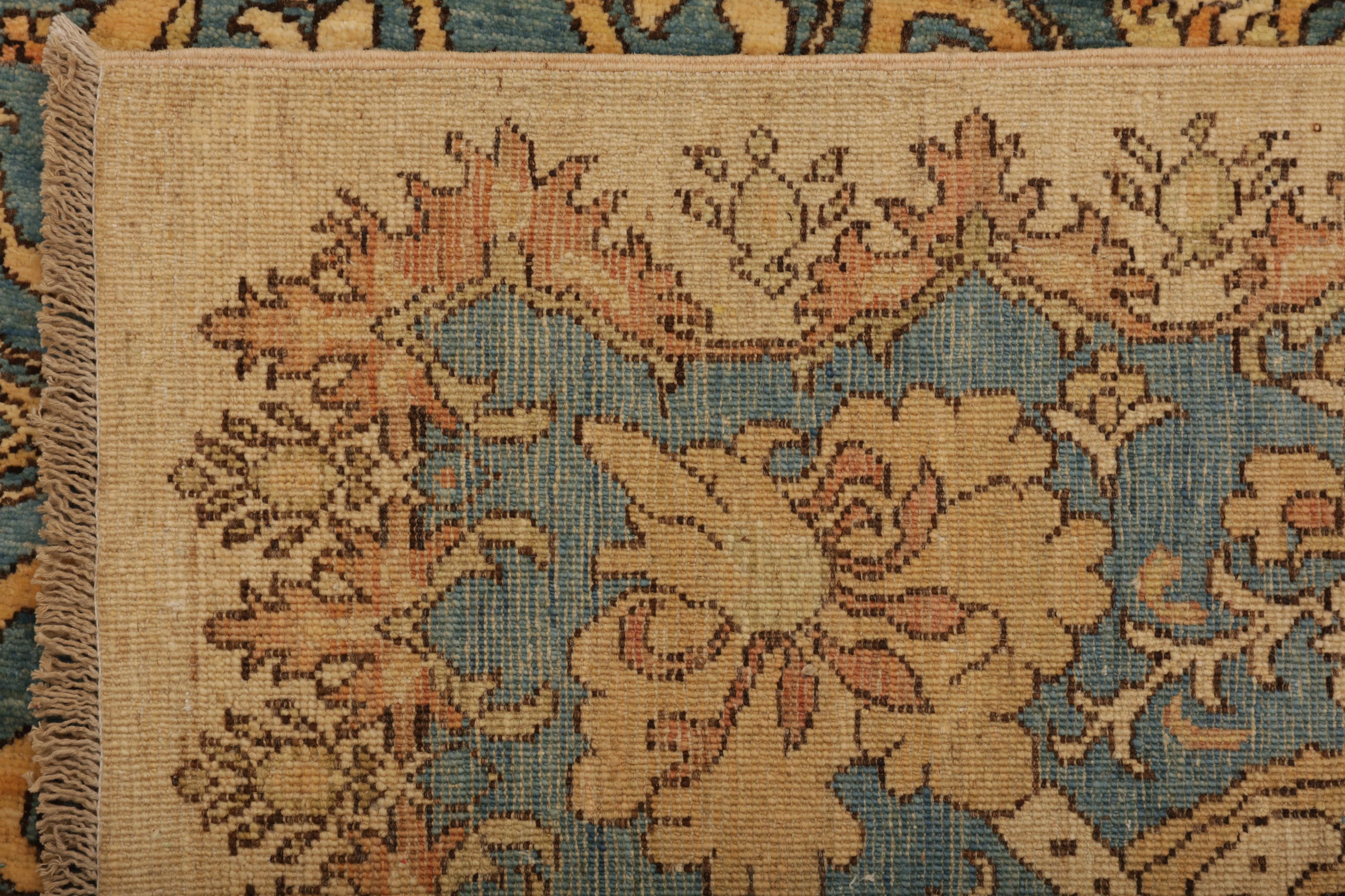 Pakistanais Tapis Arts & Craft bleu clair et beige en vente
