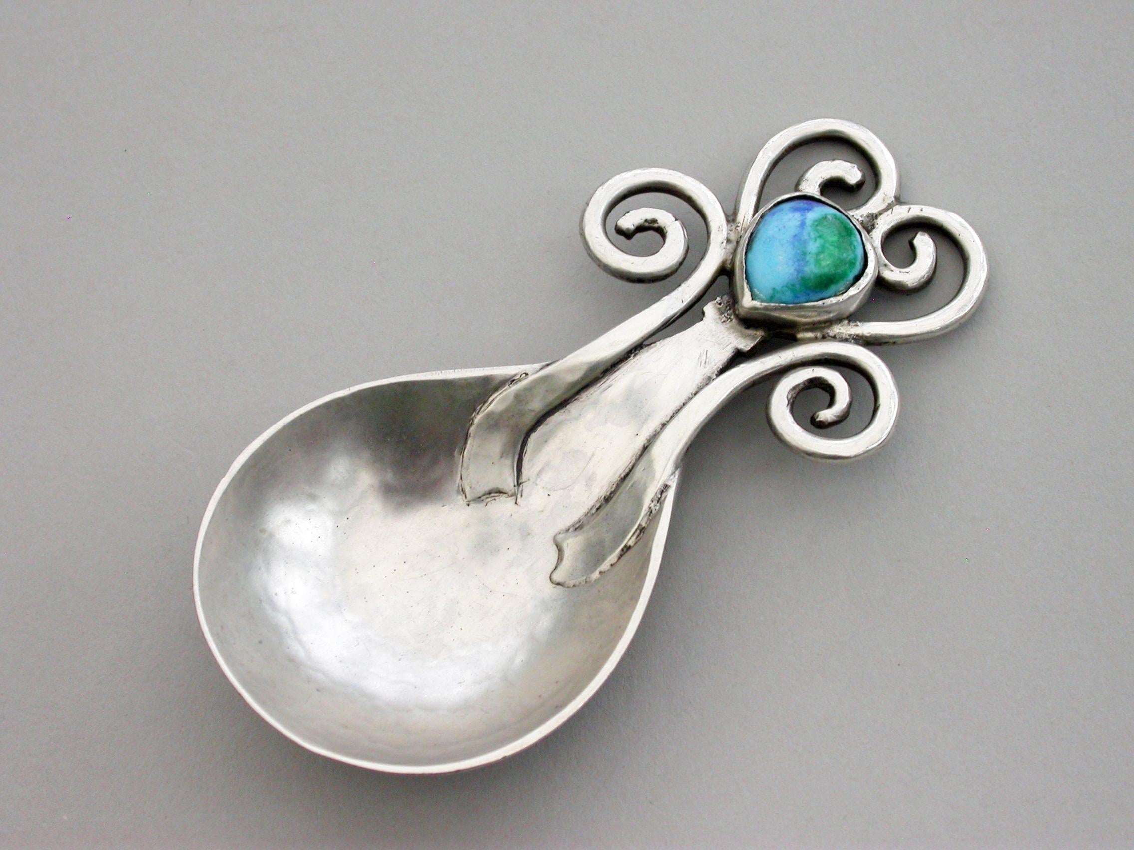 Arts & Craft Cast Silver Caddy Spoon, Enamel Boss Ramsden & Carr, London, 1909 In Good Condition For Sale In Sittingbourne, Kent