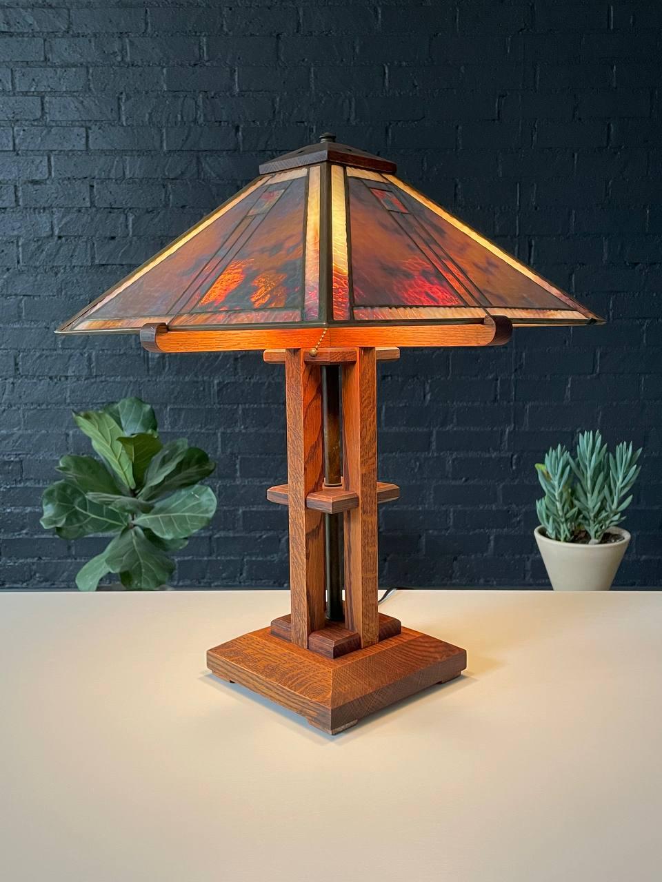 Arts and Crafts Arts & Craft Mission Oak Oak lampe de table avec verre Slag en vente