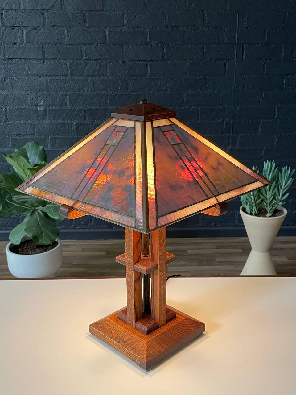 Chêne Arts & Craft Mission Oak Oak lampe de table avec verre Slag en vente