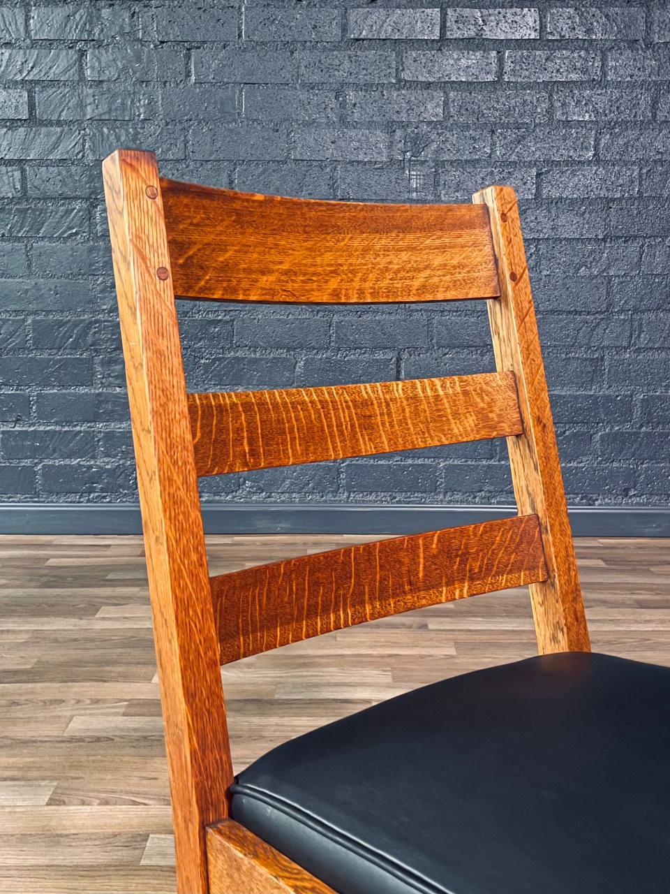 Arts & Craft Mission Tiger Eiche & Leder Schaukelstuhl von Stickley (Frühes 20. Jahrhundert) im Angebot