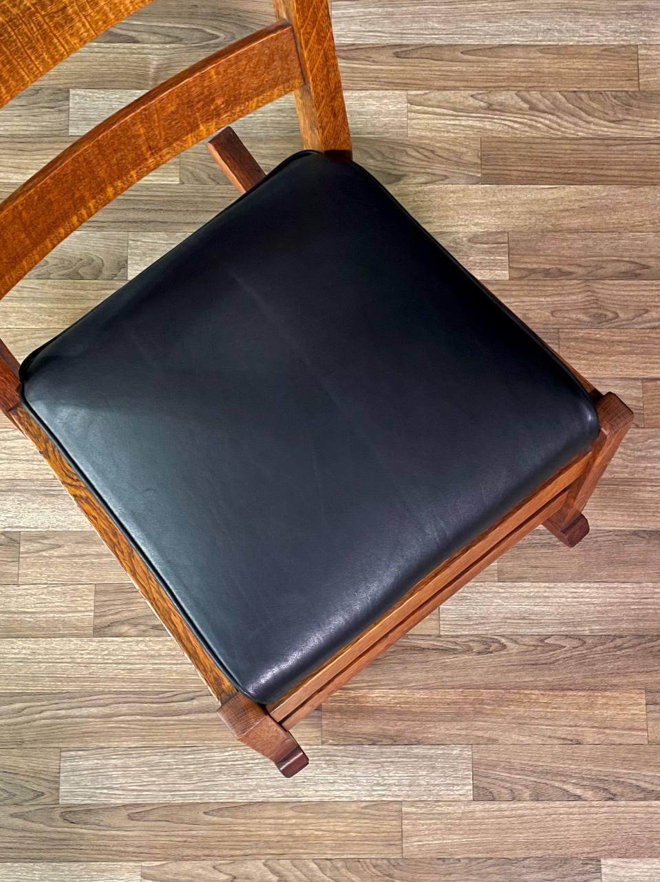 Arts & Craft Mission Tiger Eiche & Leder Schaukelstuhl von Stickley im Angebot 1