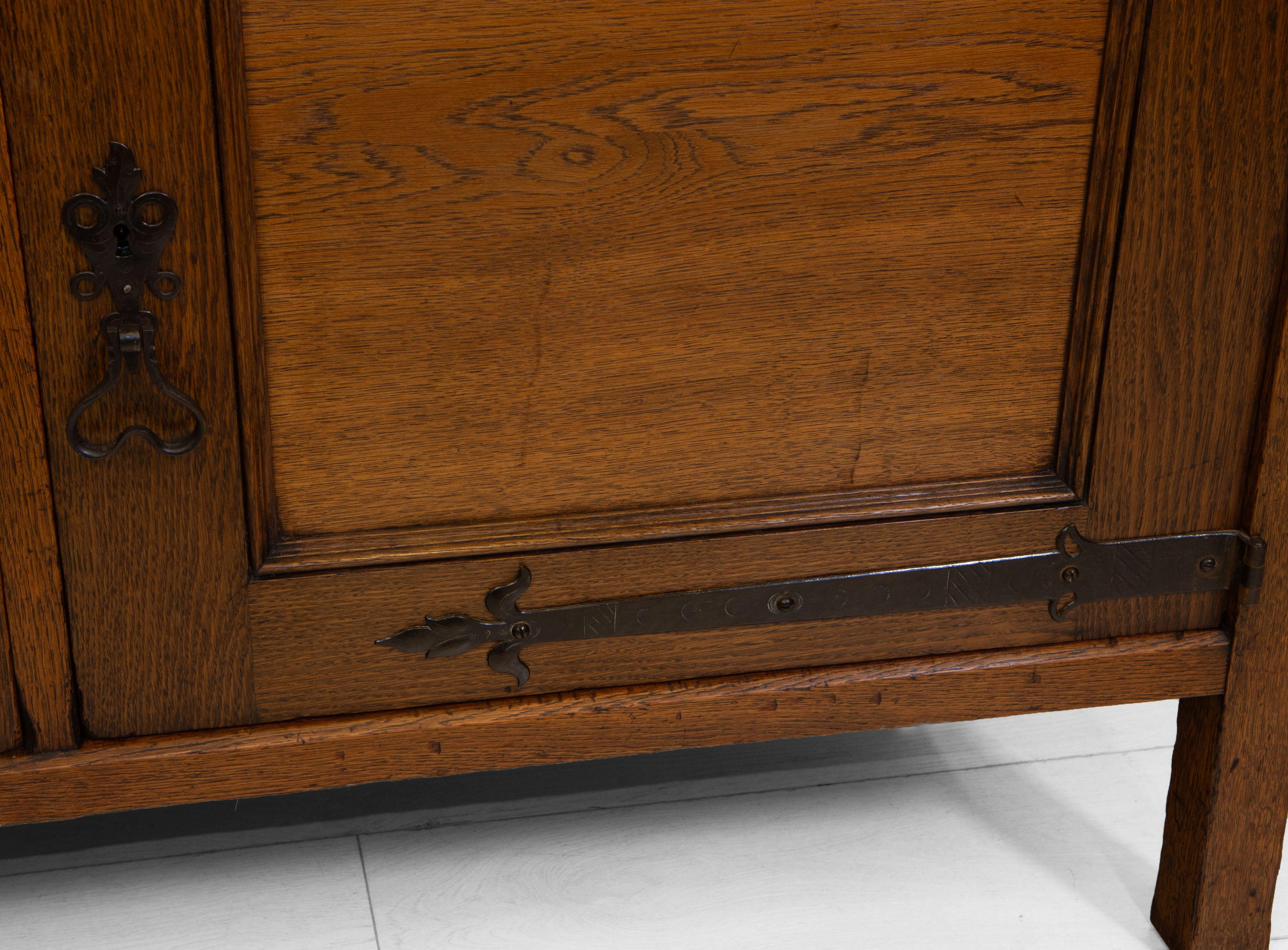 Arts & Craft Oak Sideboard Cabinet Liberty & Co Style Circa 1900 7