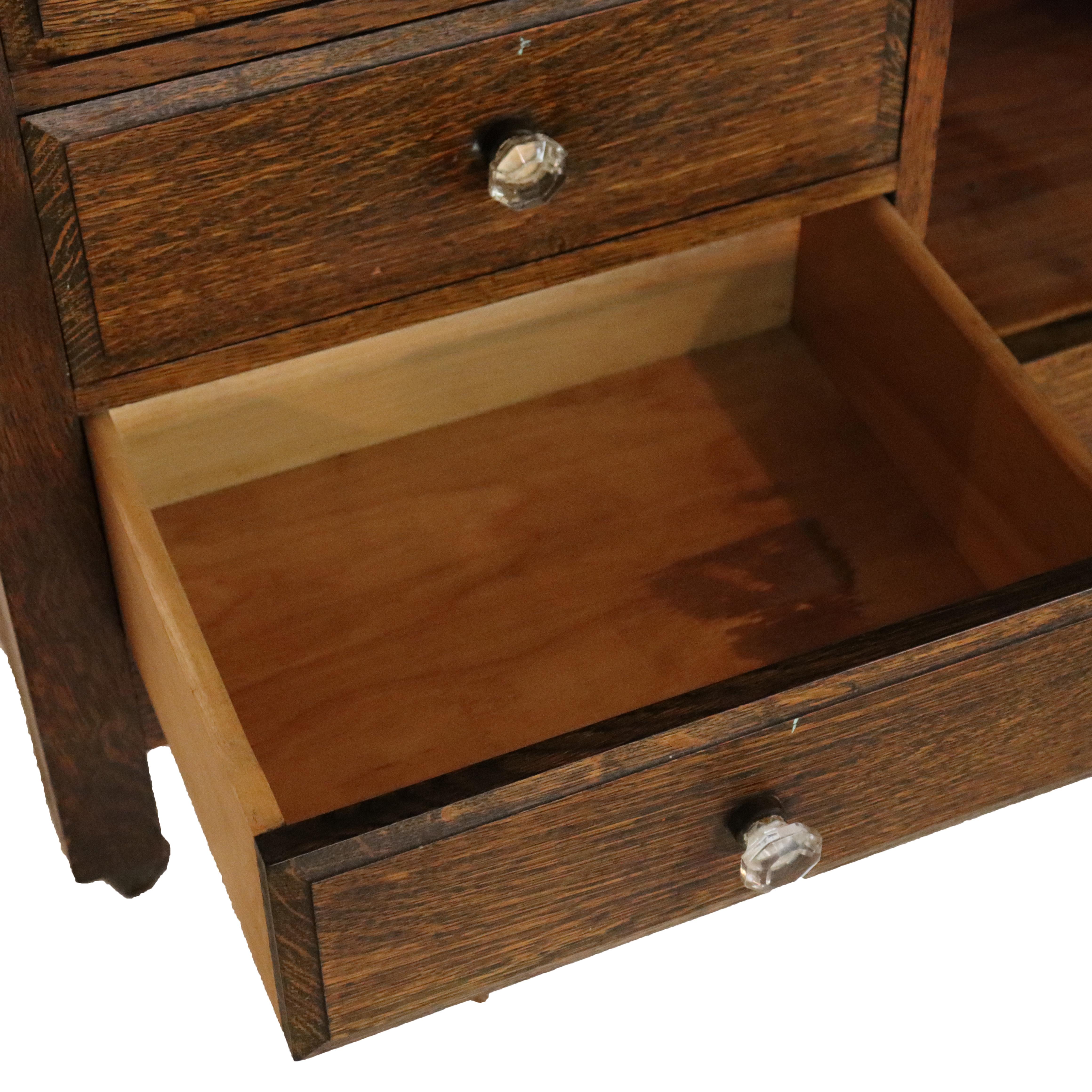 Cabinet dentaire à 18 tiroirs en chêne, verre au plomb et porcelaine Arts & Crafts C1910 en vente 6