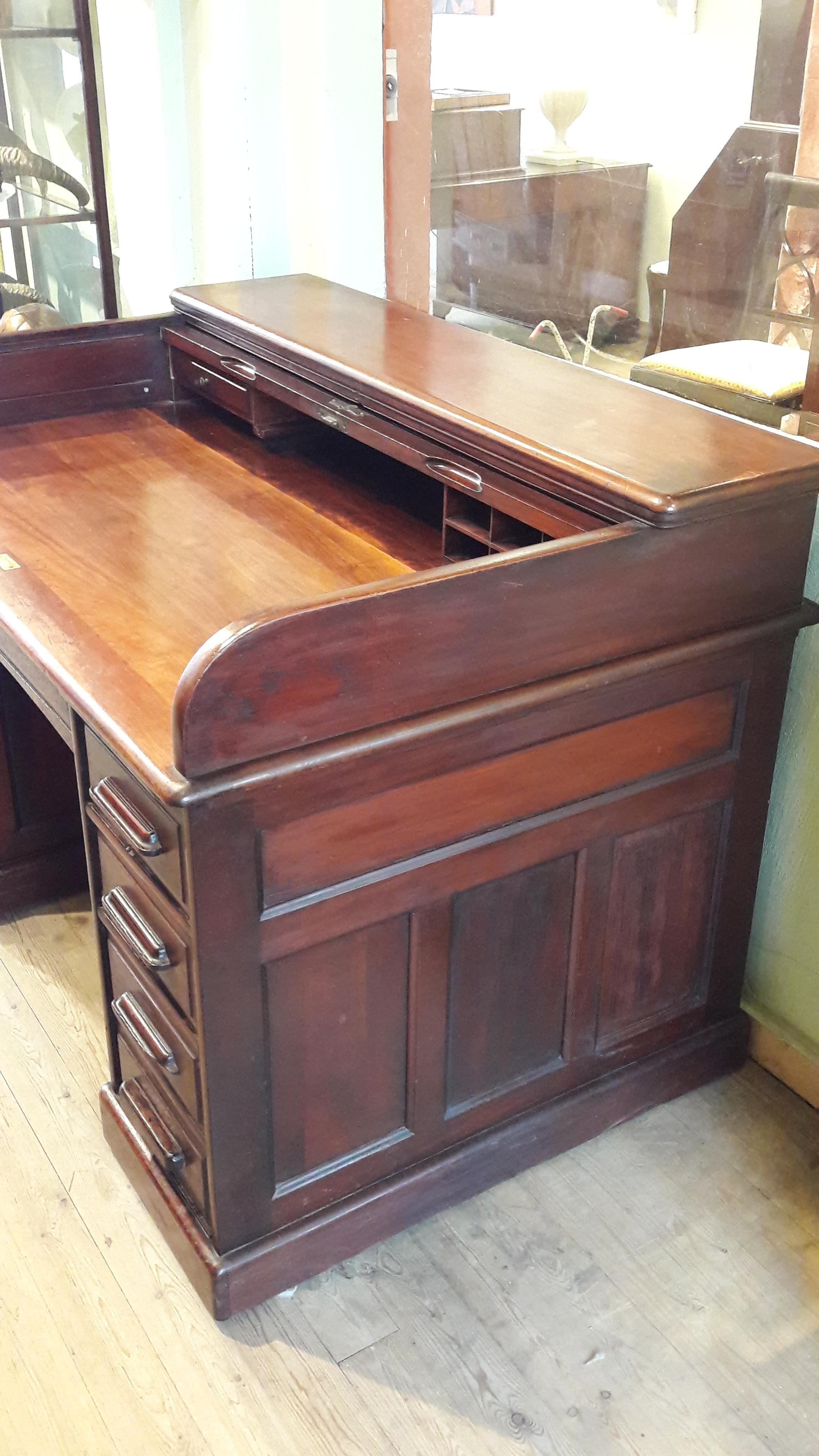 Early 20th Century Arts & Crafts American Desk For Sale