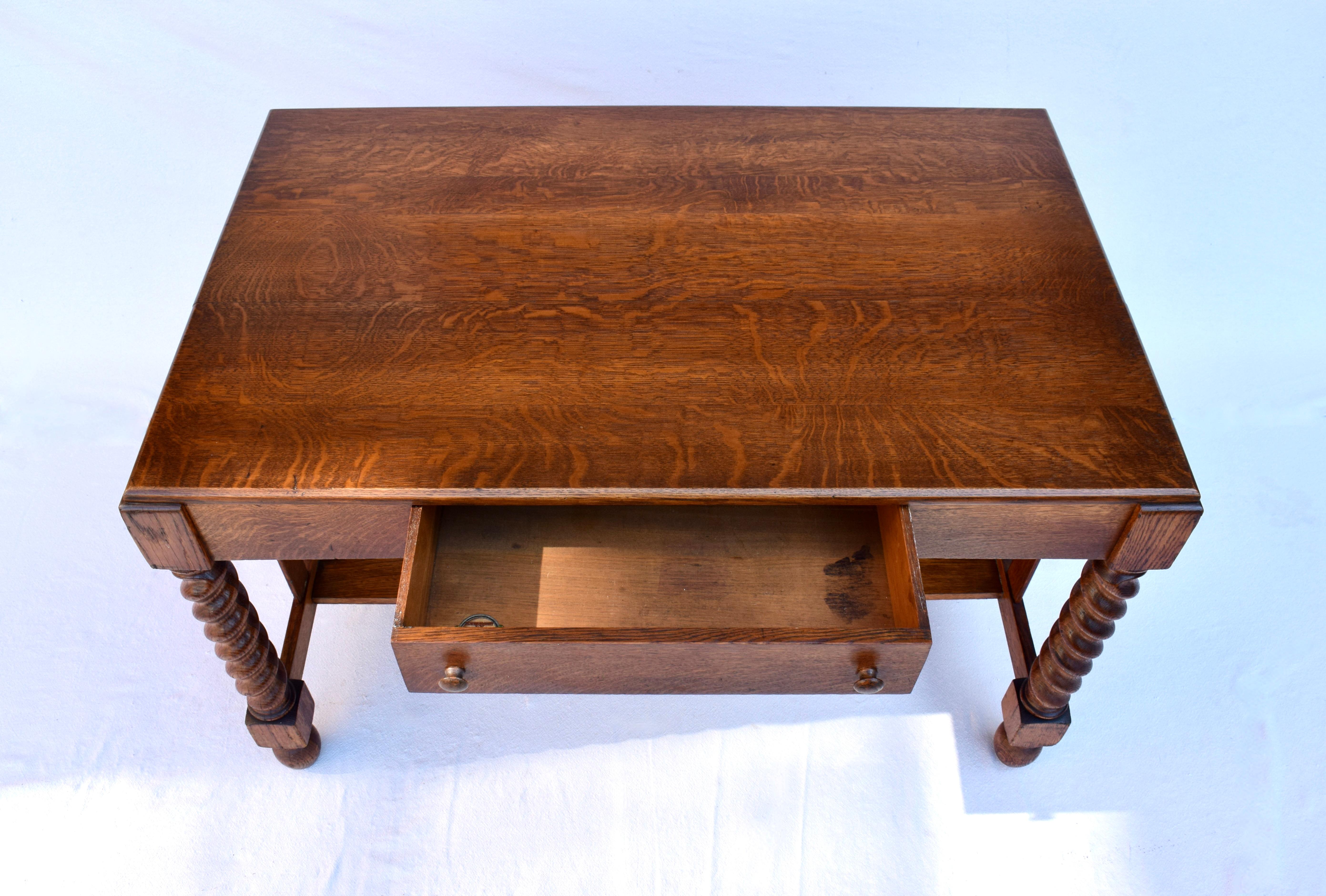 Table de bibliothèque en Oak Oak avec pieds torsadés en orge (Arts & Crafts American Oak Library Table Desk With Barley Twist Legs) en vente 5