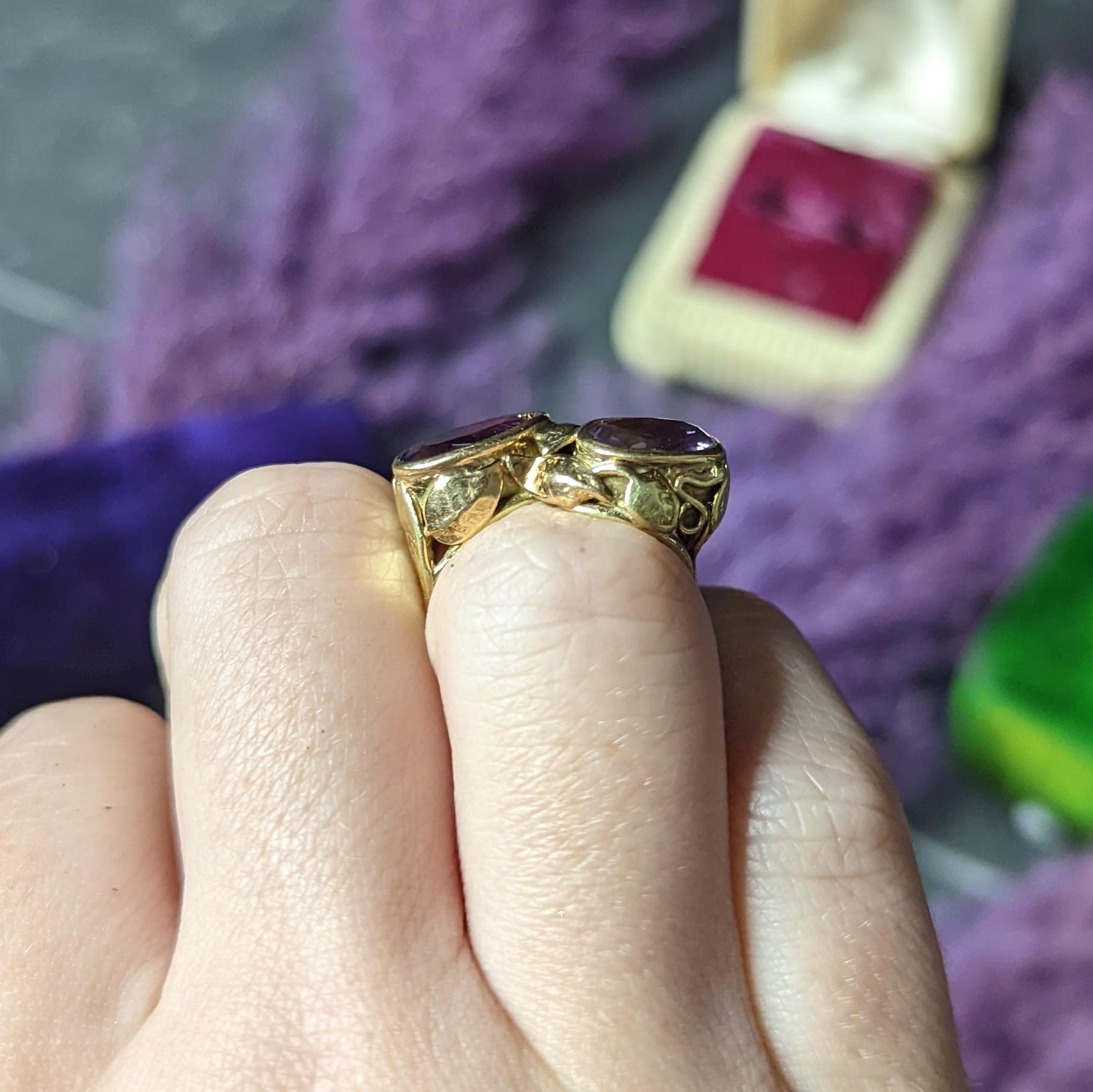 Arts & Crafts Amethyst 14 Karat Two-Tone Gold Foliate Antique Ring For Sale 3