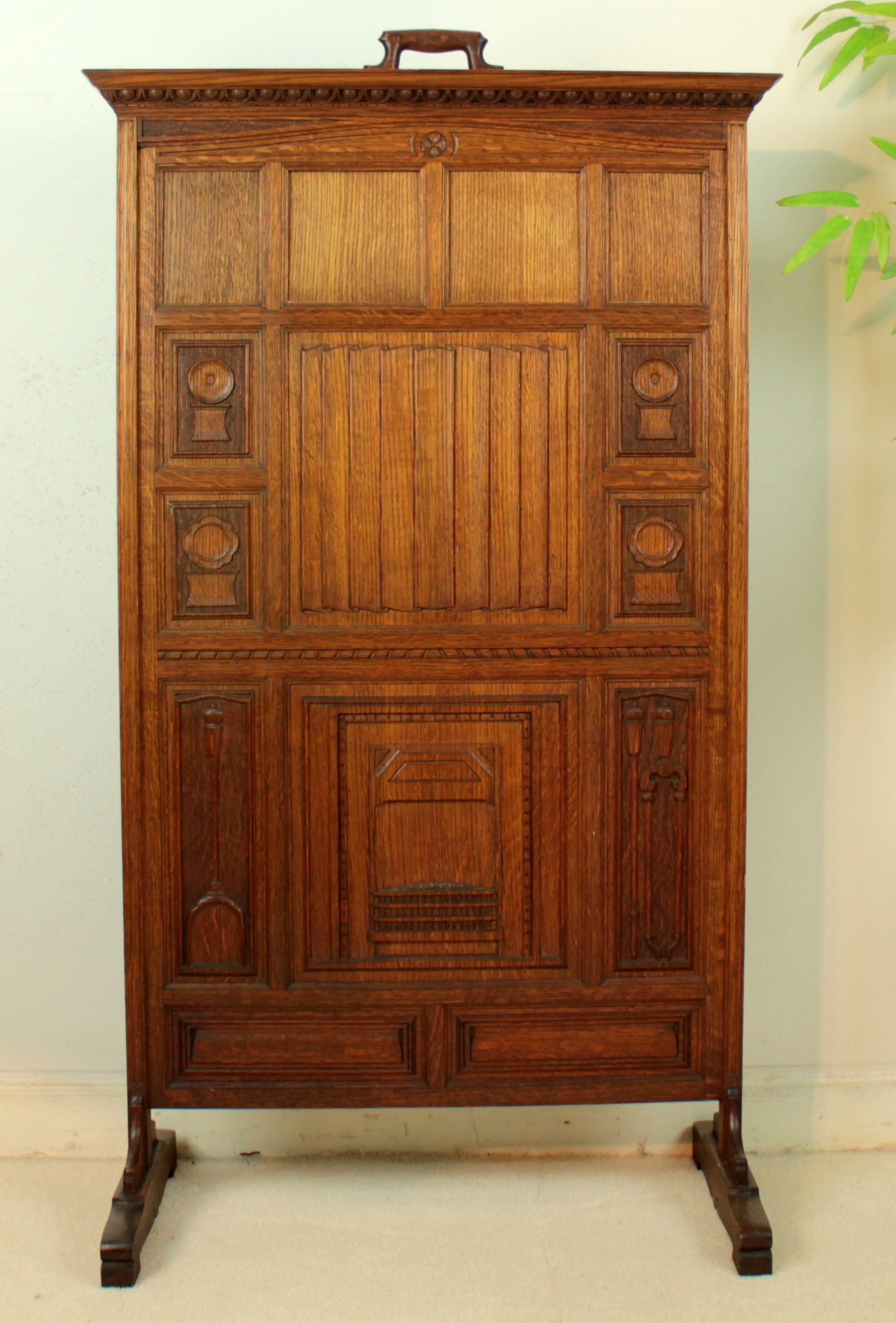 Arts & Crafts Antique English Oak Bedroom Suite, Attributed to Maple & Co 10