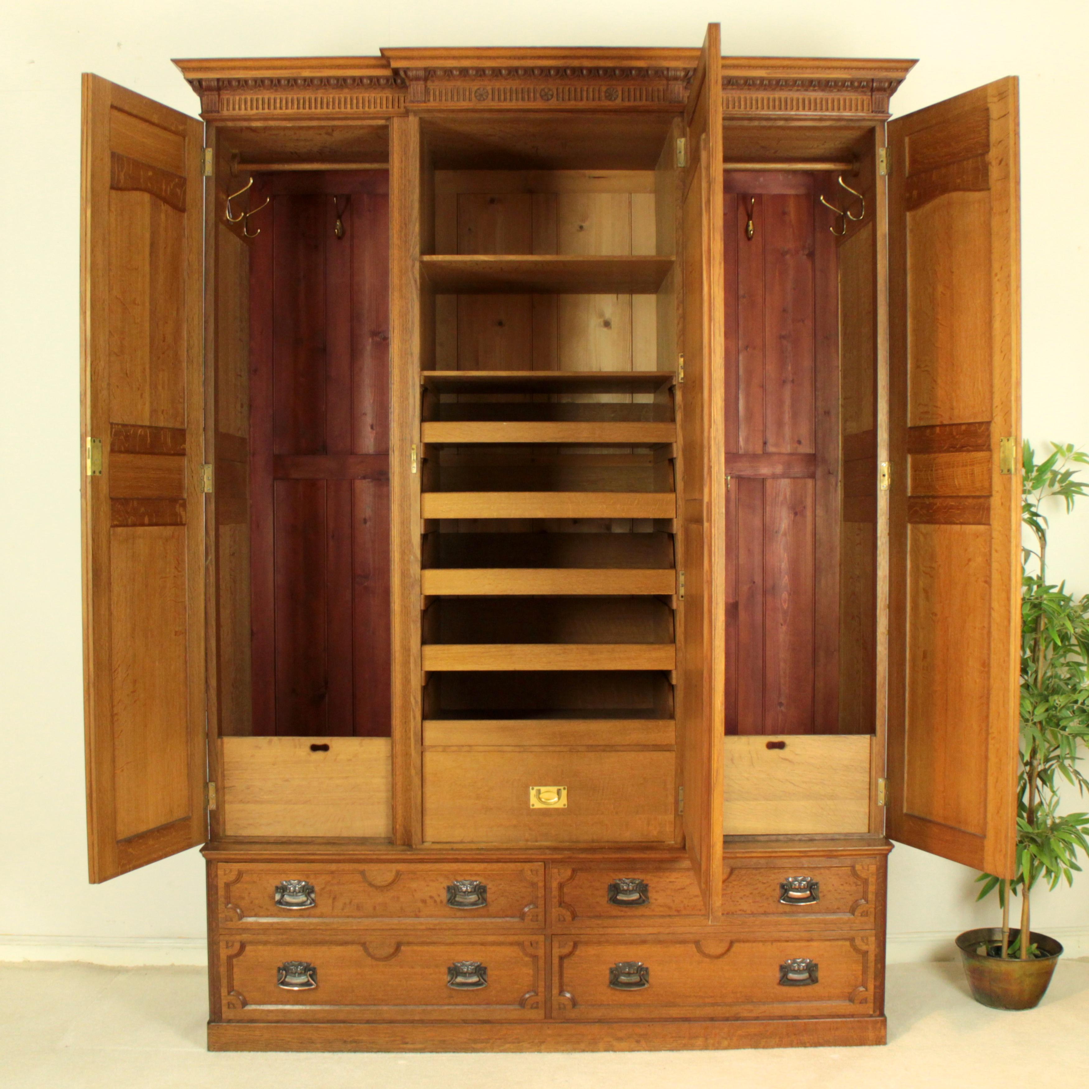 Arts & Crafts Antique English Oak Bedroom Suite, Attributed to Maple & Co In Good Condition In Glasgow, GB