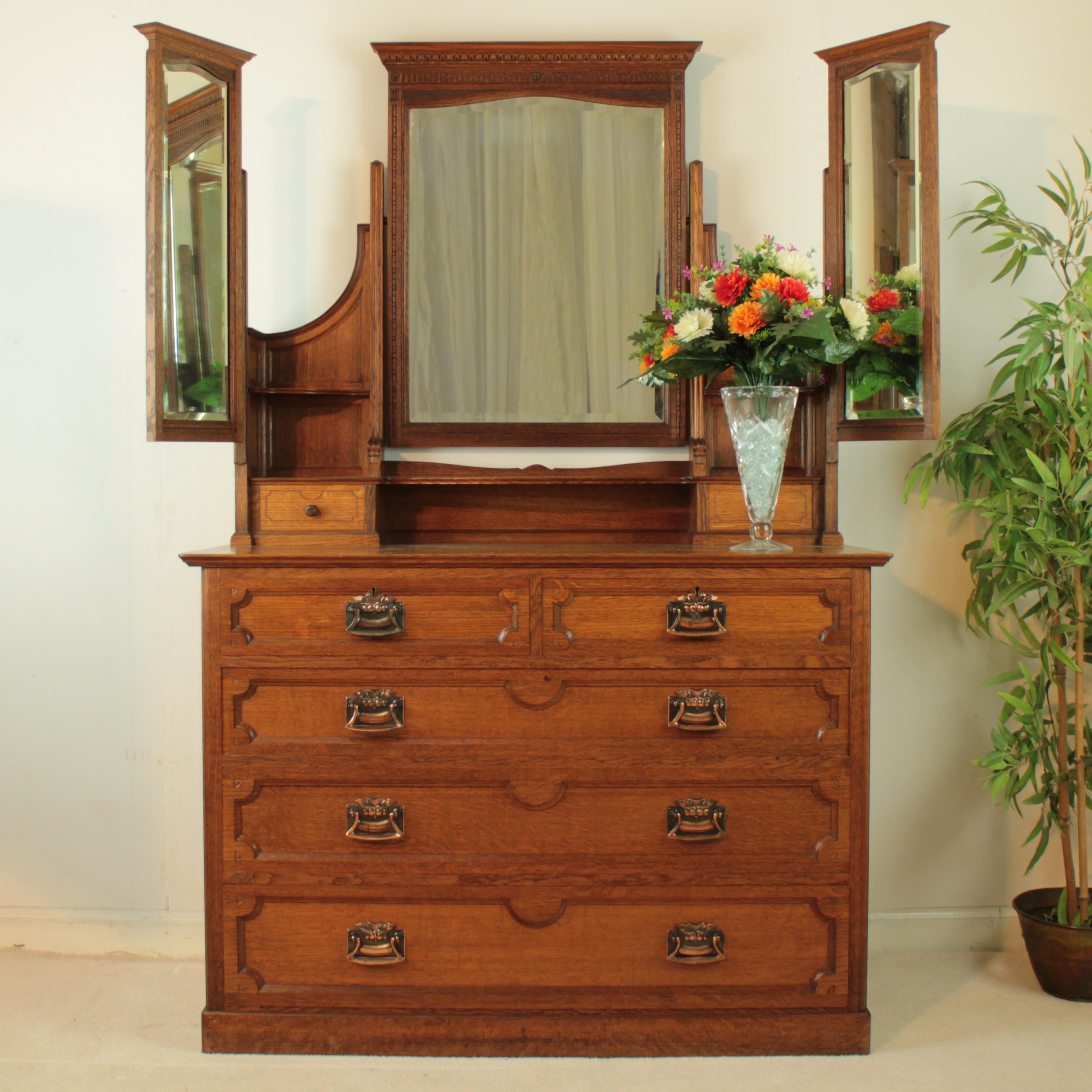 19th Century Arts & Crafts Antique English Oak Bedroom Suite, Attributed to Maple & Co
