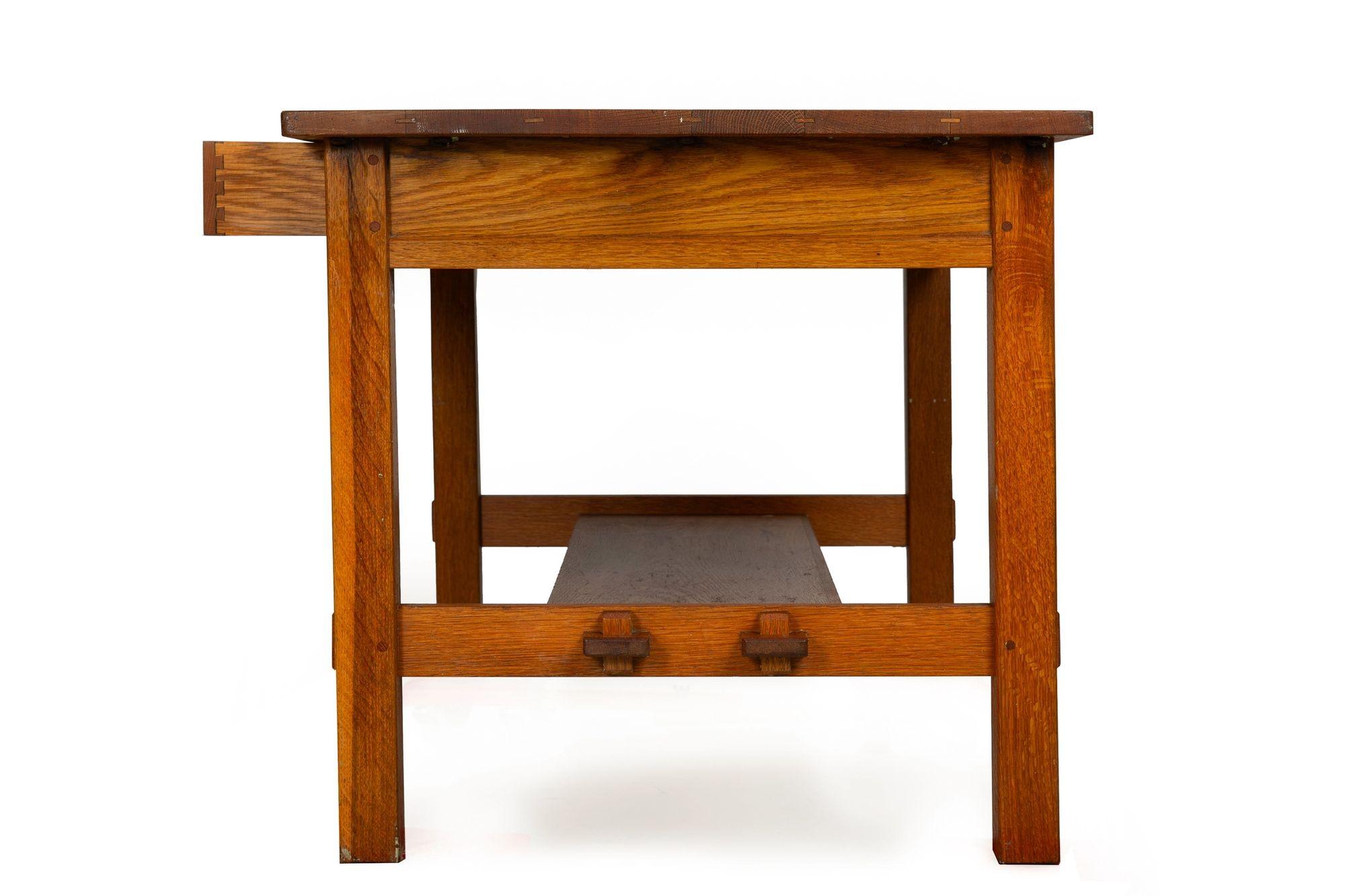 Arts & Crafts Antique L. & J.G. Stickley Oak Library Table no. 531 In Good Condition For Sale In Shippensburg, PA